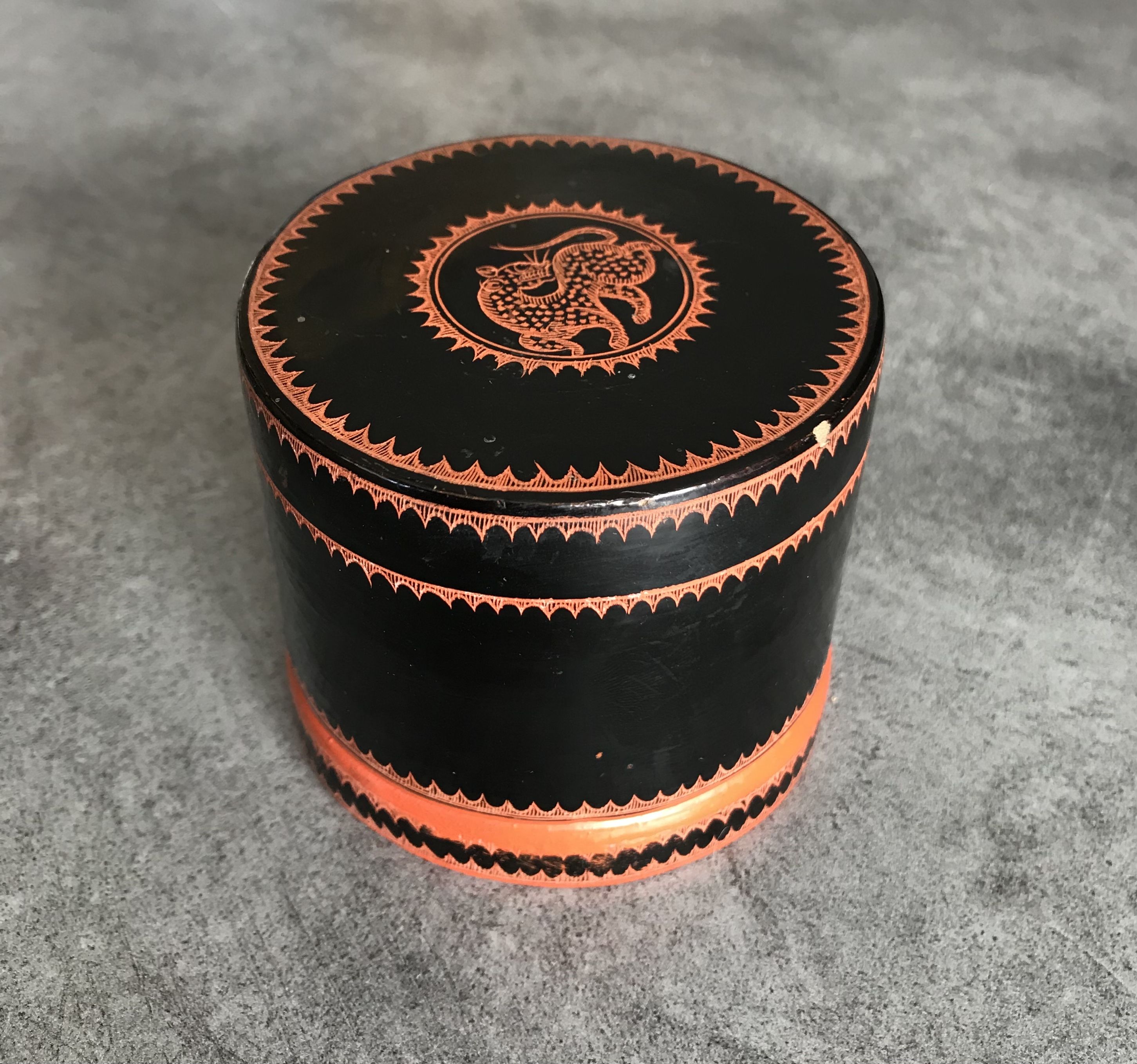 Asia decor animal paint decor of animal paint orange/black indoor laqué