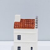 Miniature ceramic house of the Canal des Princes (Amsterdam, Netherlands). In perfect condition.