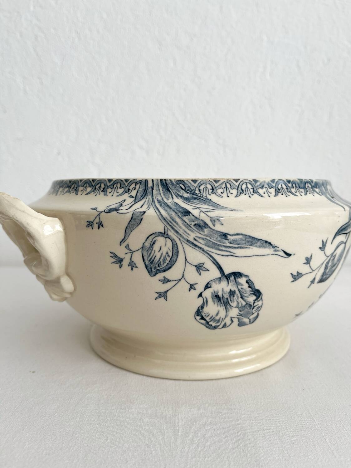 Antique ironstone tureen “Tulips” Gien