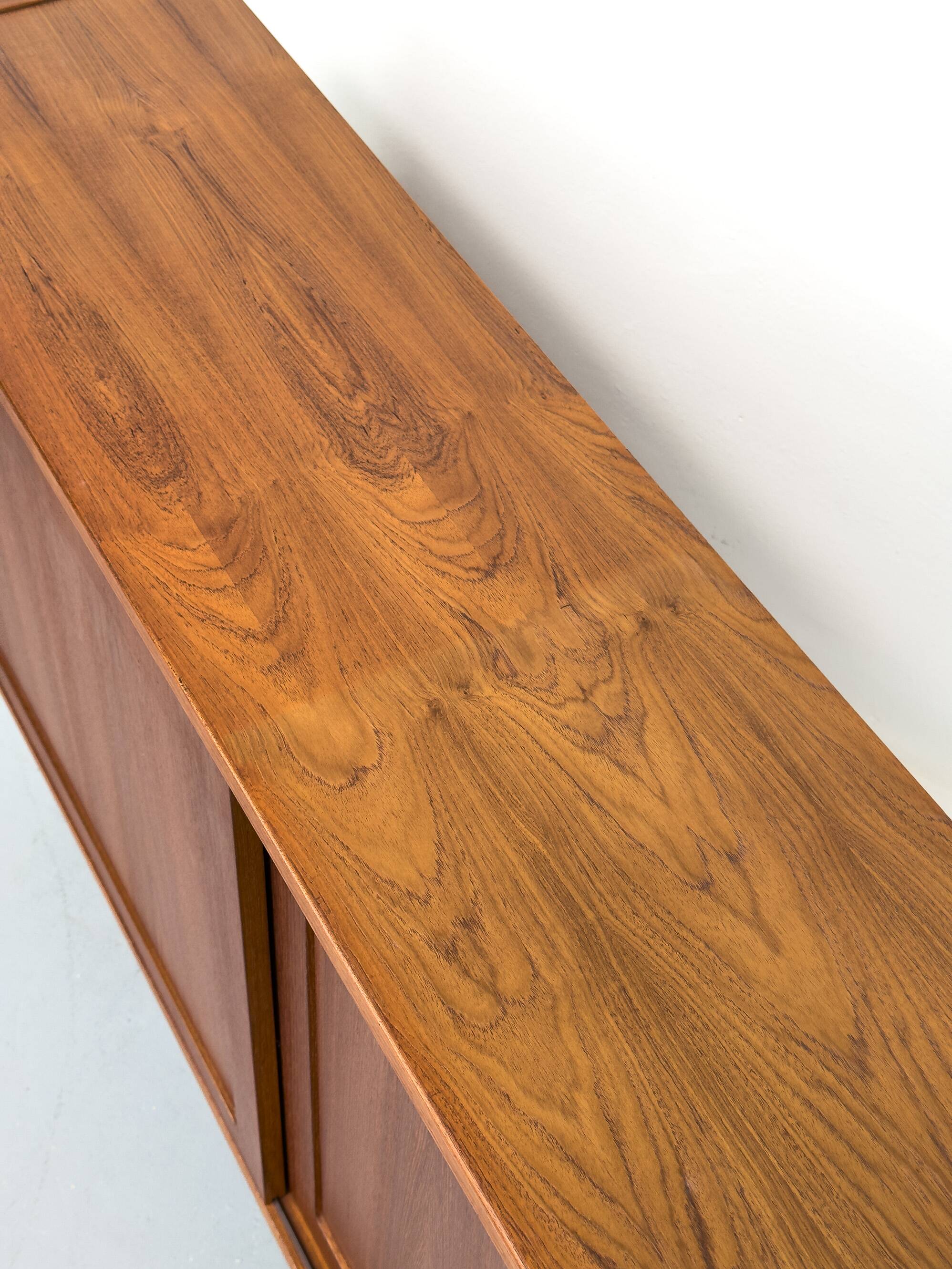 Buffet danois en teck par Carlo Jensen pour Hundevad & Co., années 1960