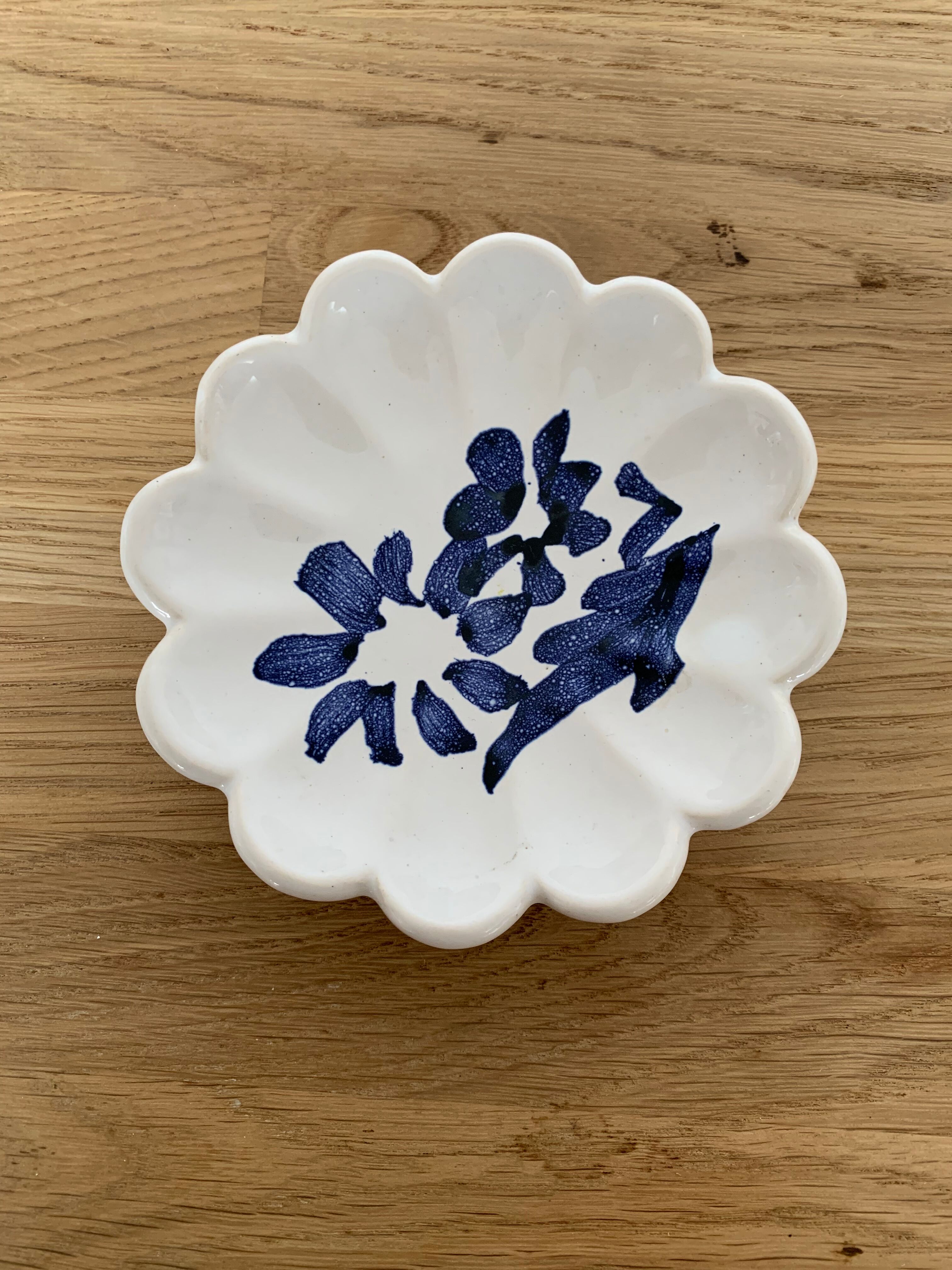 Hand-painted blue glazed pottery empty pocket