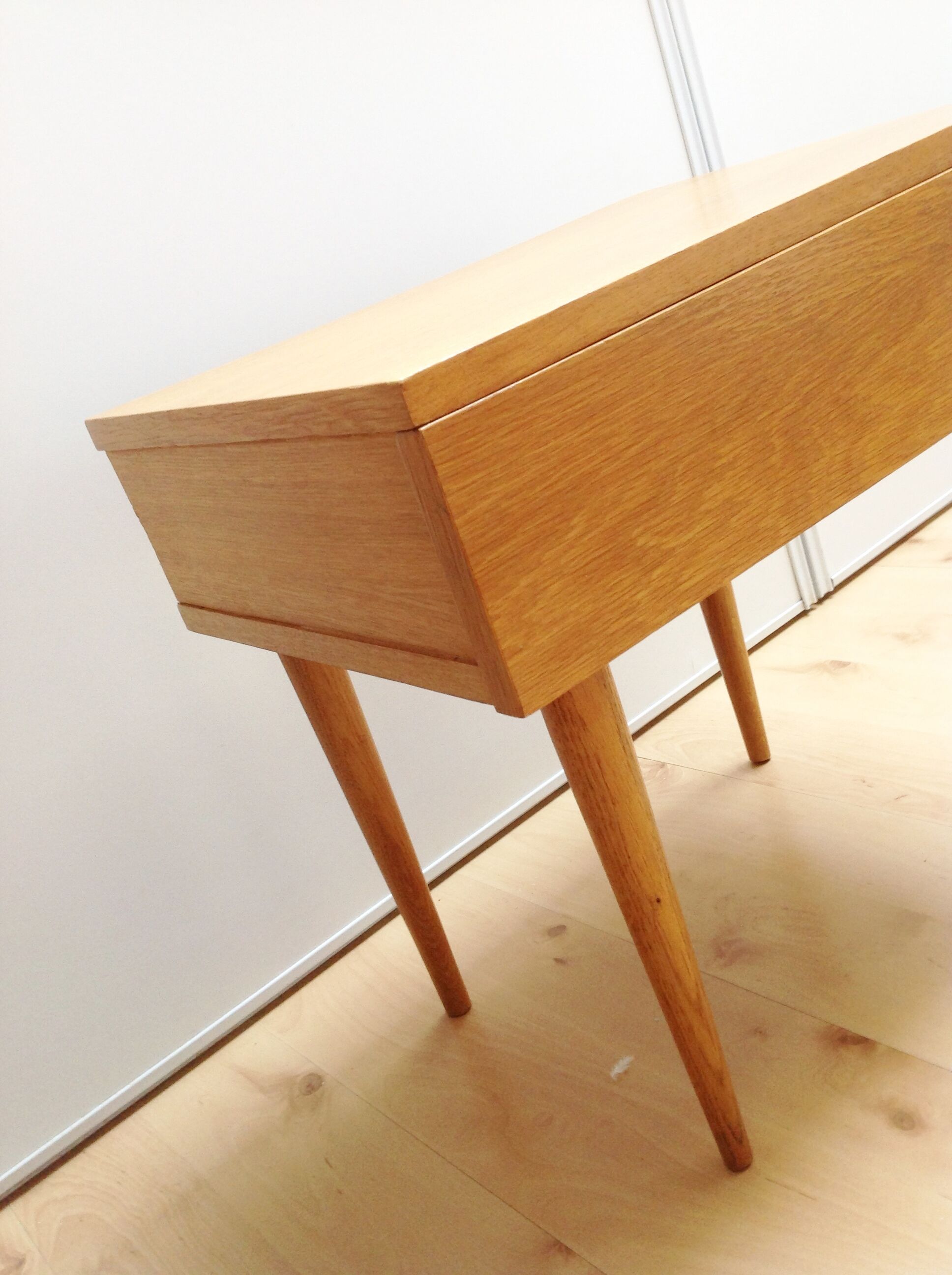 Table de chevet en bois verni style scandinave / vintage années 60-70