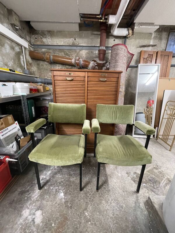 Lot de deux chaises avec accoudoir , velour