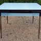 Table de marque rotub en formica bleu clair