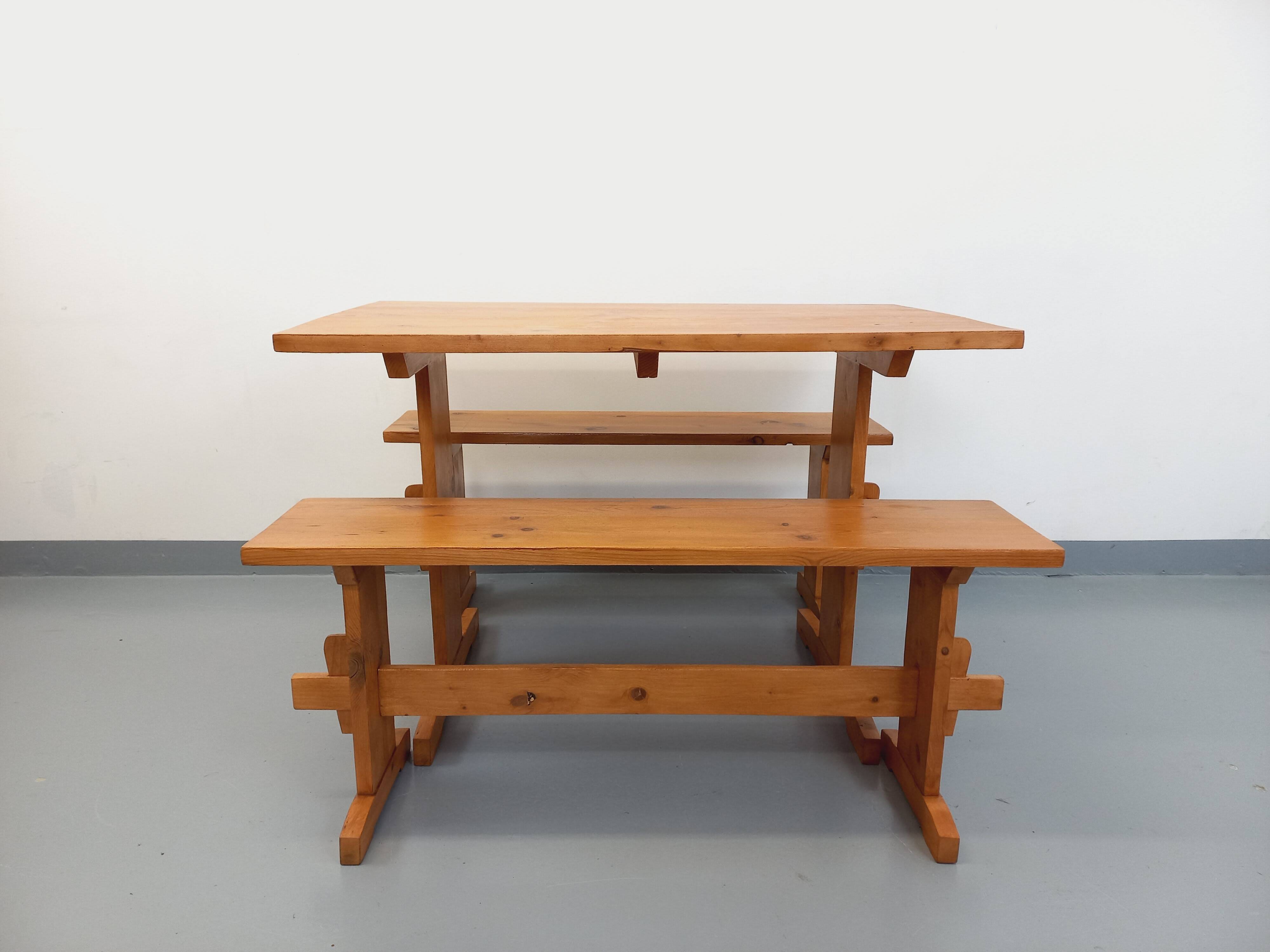 Suite of a table and 2 vintage fir benches from the 60s