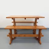 Suite d’une table et de 2 bancs en sapin, années 60