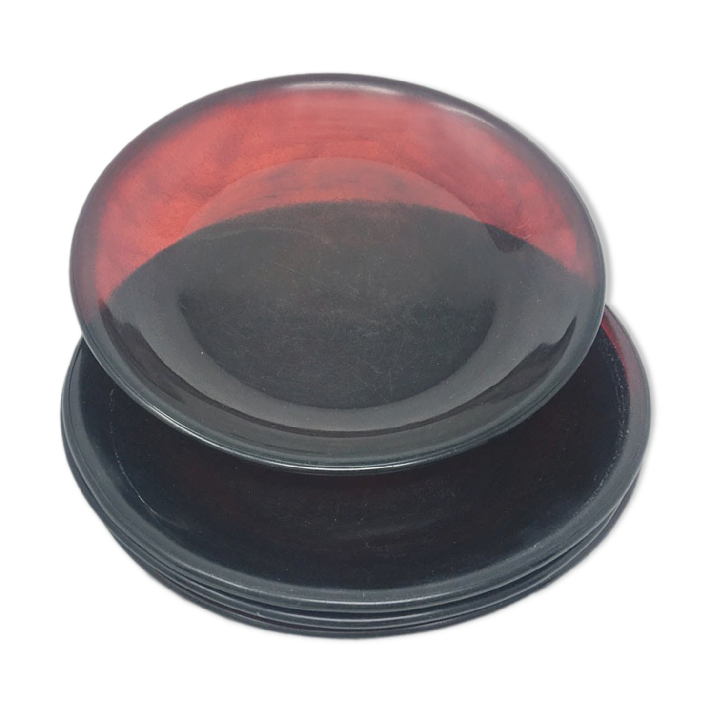 Flat plates in red glass