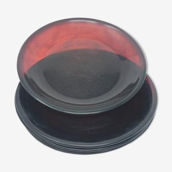 Flat plates in red glass