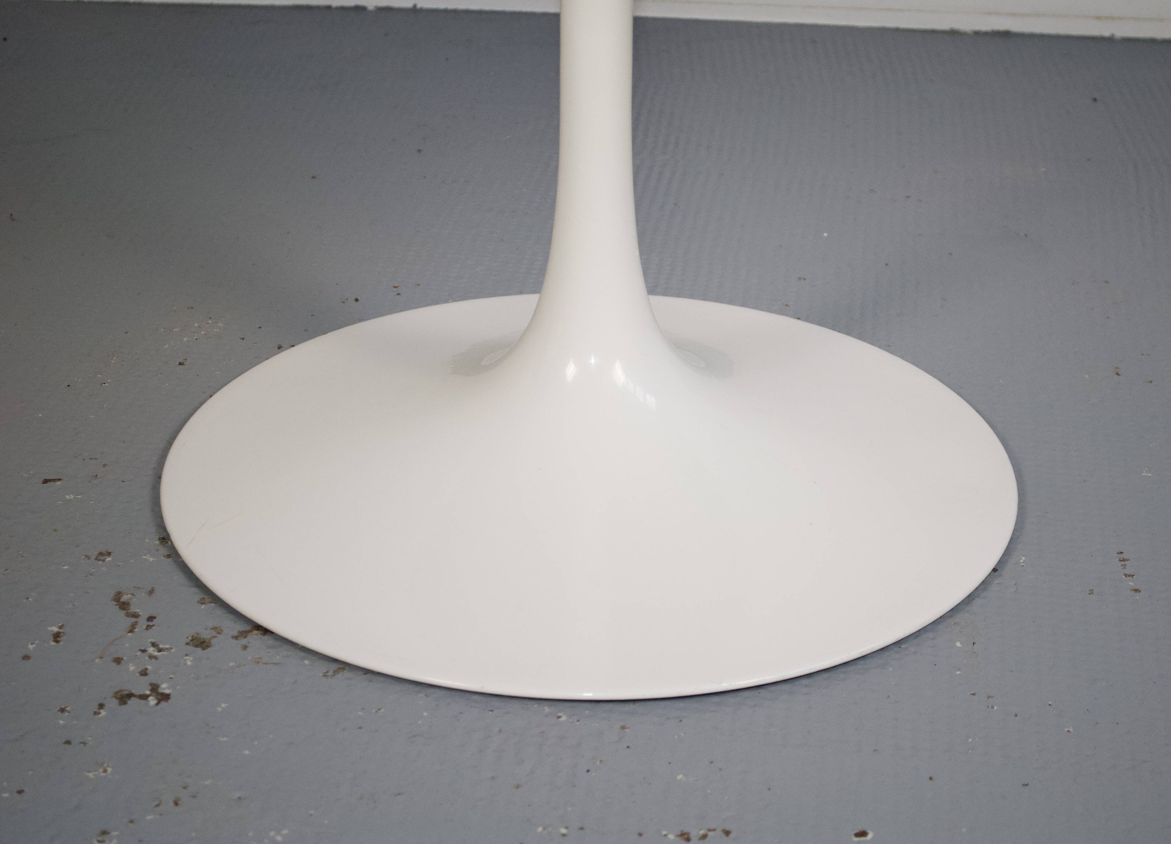 TABLE D'APPOINT MARBRE SAARINEN KNOLL INTERNATIONAL ÉDITEUR