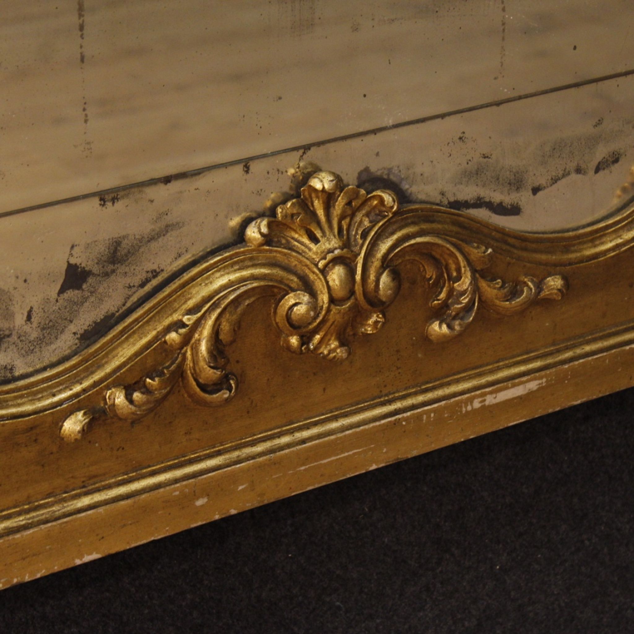 Italian gilded mirror made of wood and plaster 119x117cm