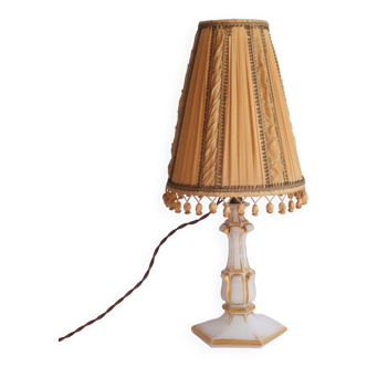 Lampe de table en verre doré opalin, années 1920