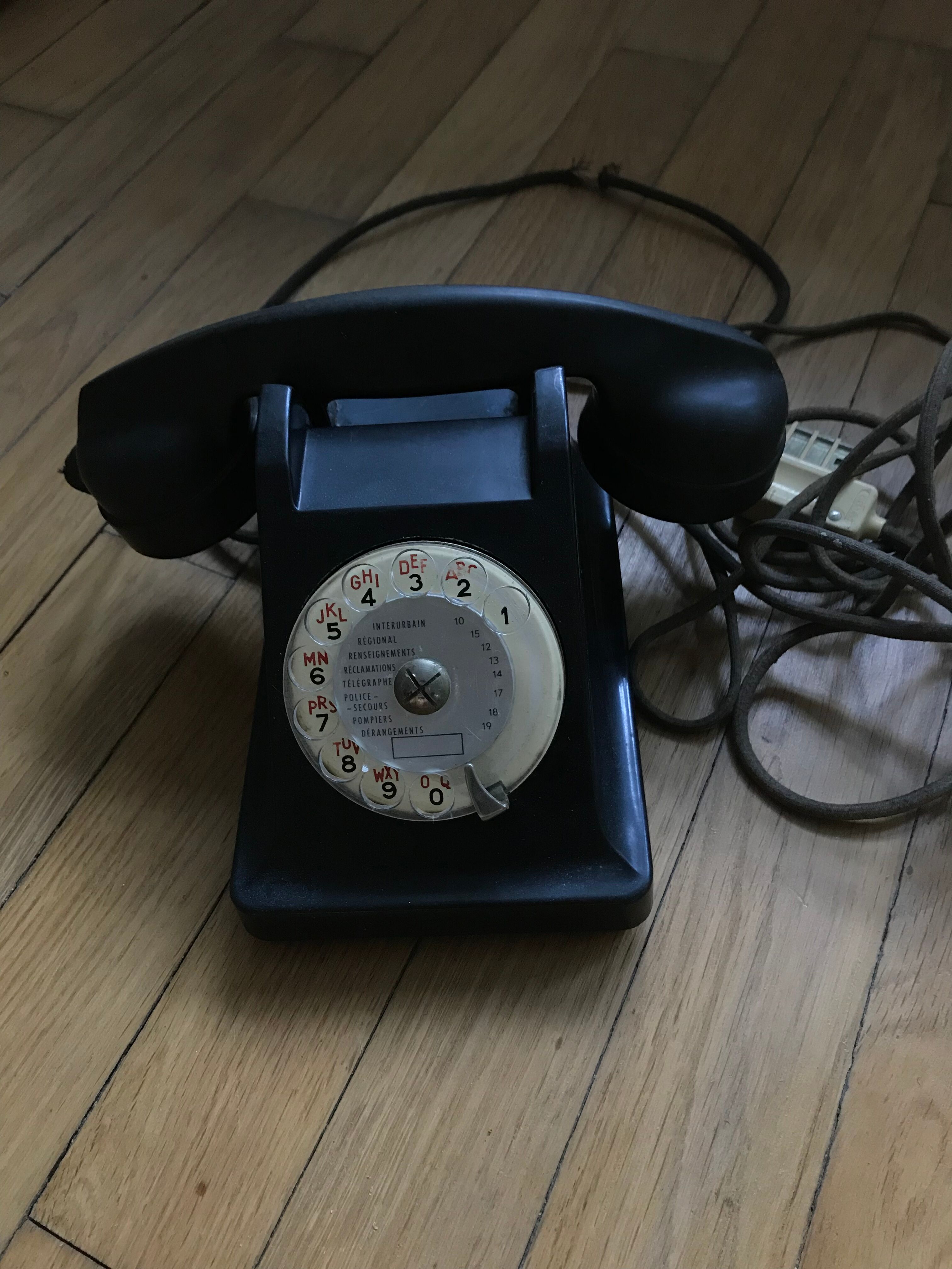 Phone bakelite years 40