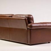 Royal 2-seater canapé premium Poltrona Frau Petronio upholstered in down and chestnut leather.
