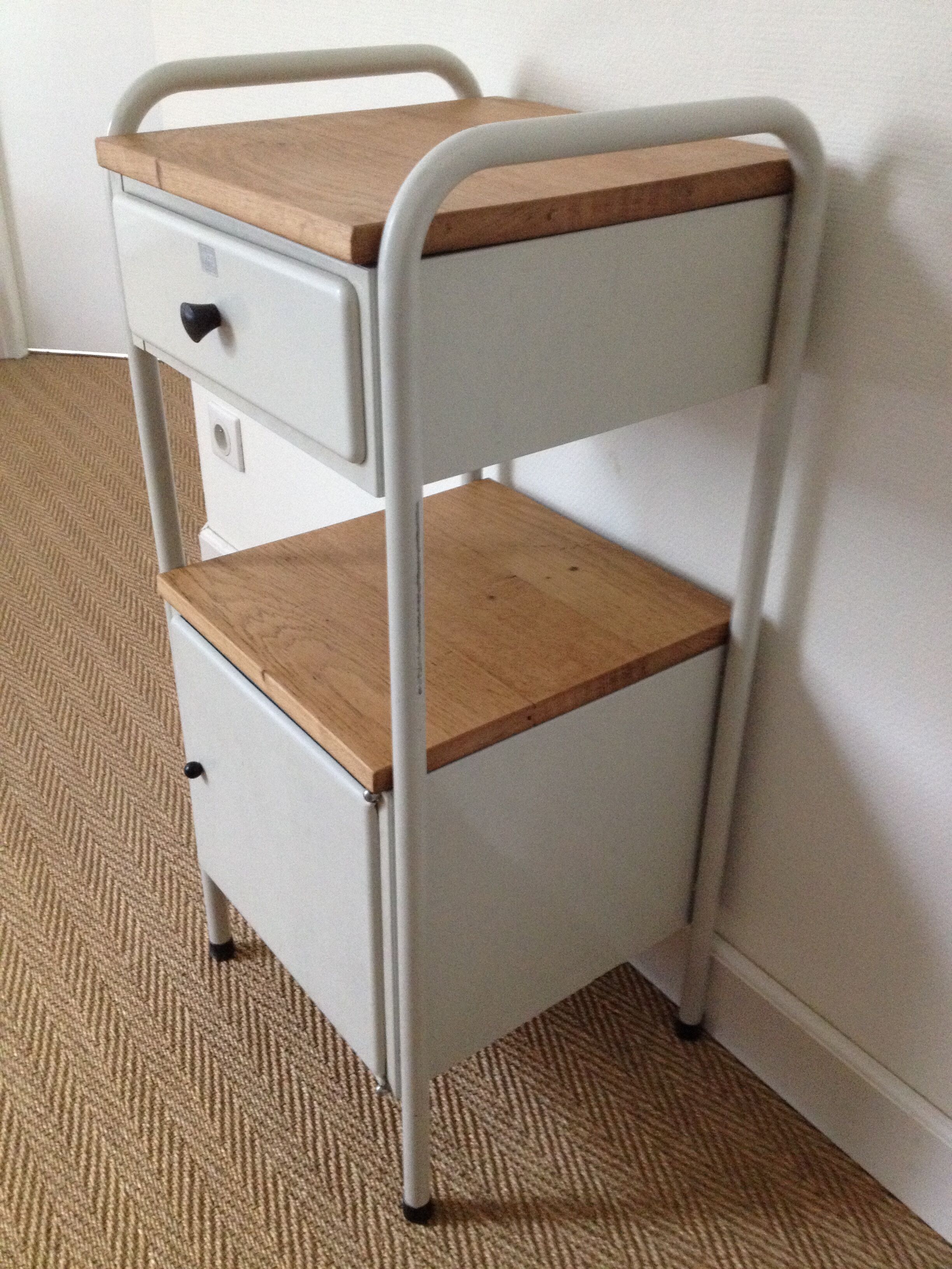 Meuble d'appoint industriel