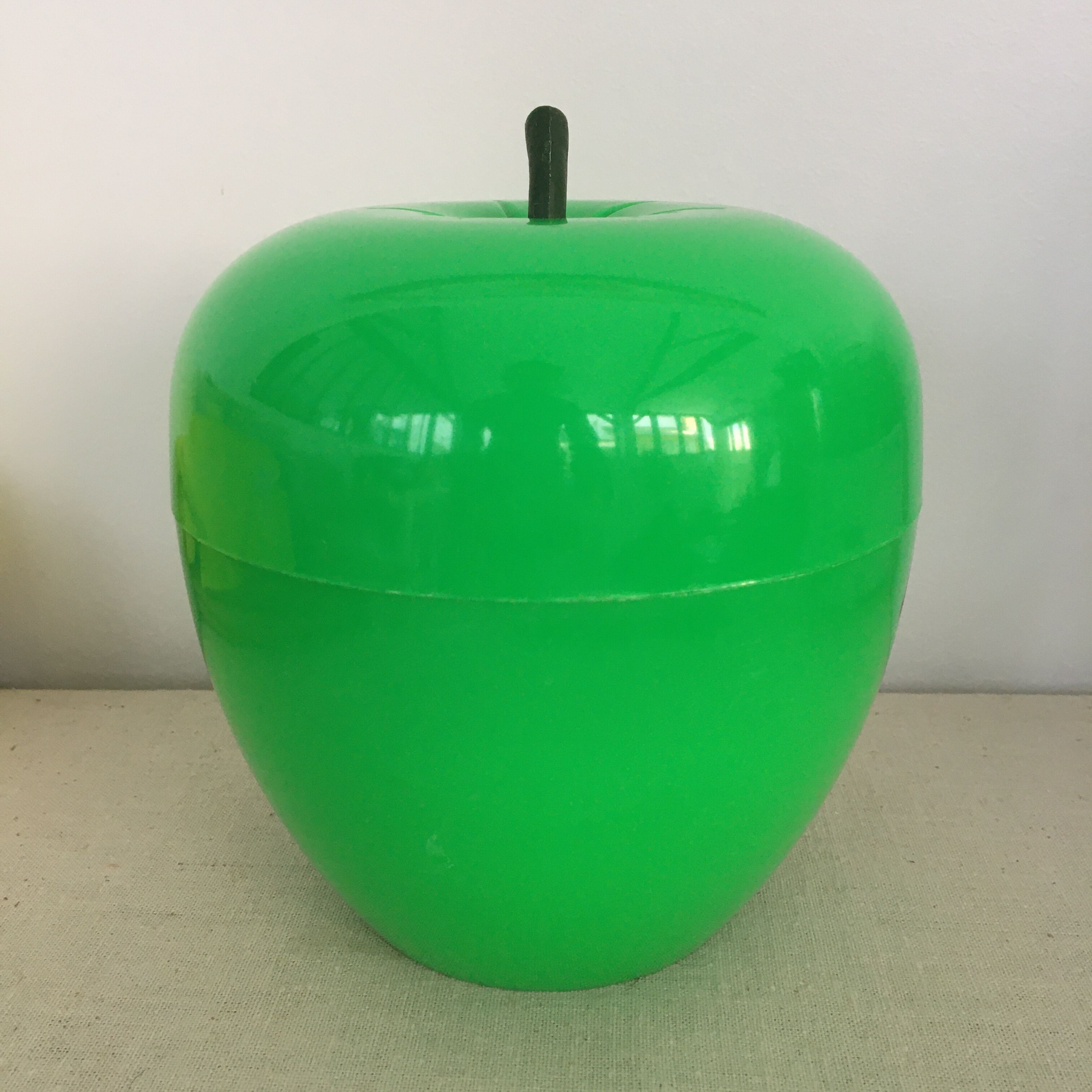 Green apple bucket with glazes