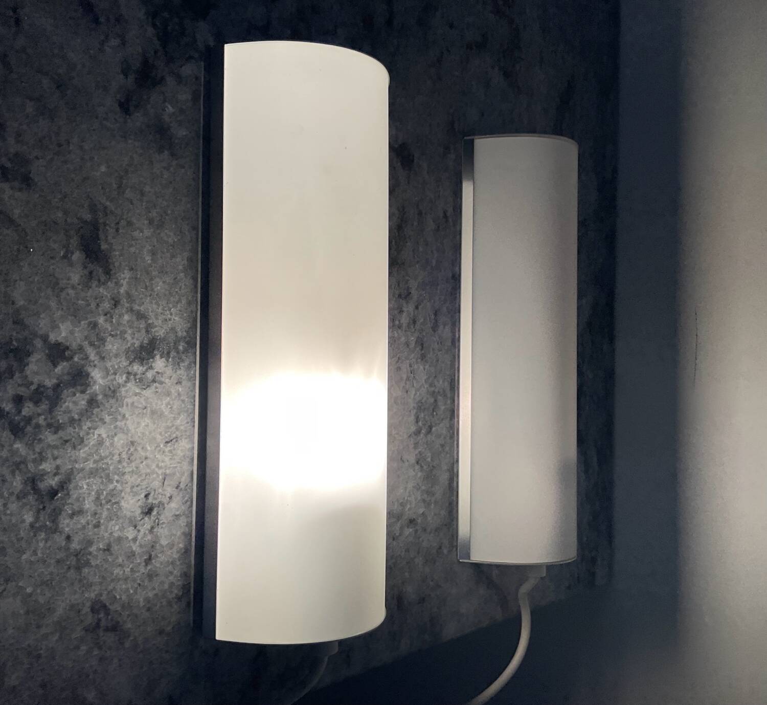 Paire d’appliques de chevet vintage en aluminium