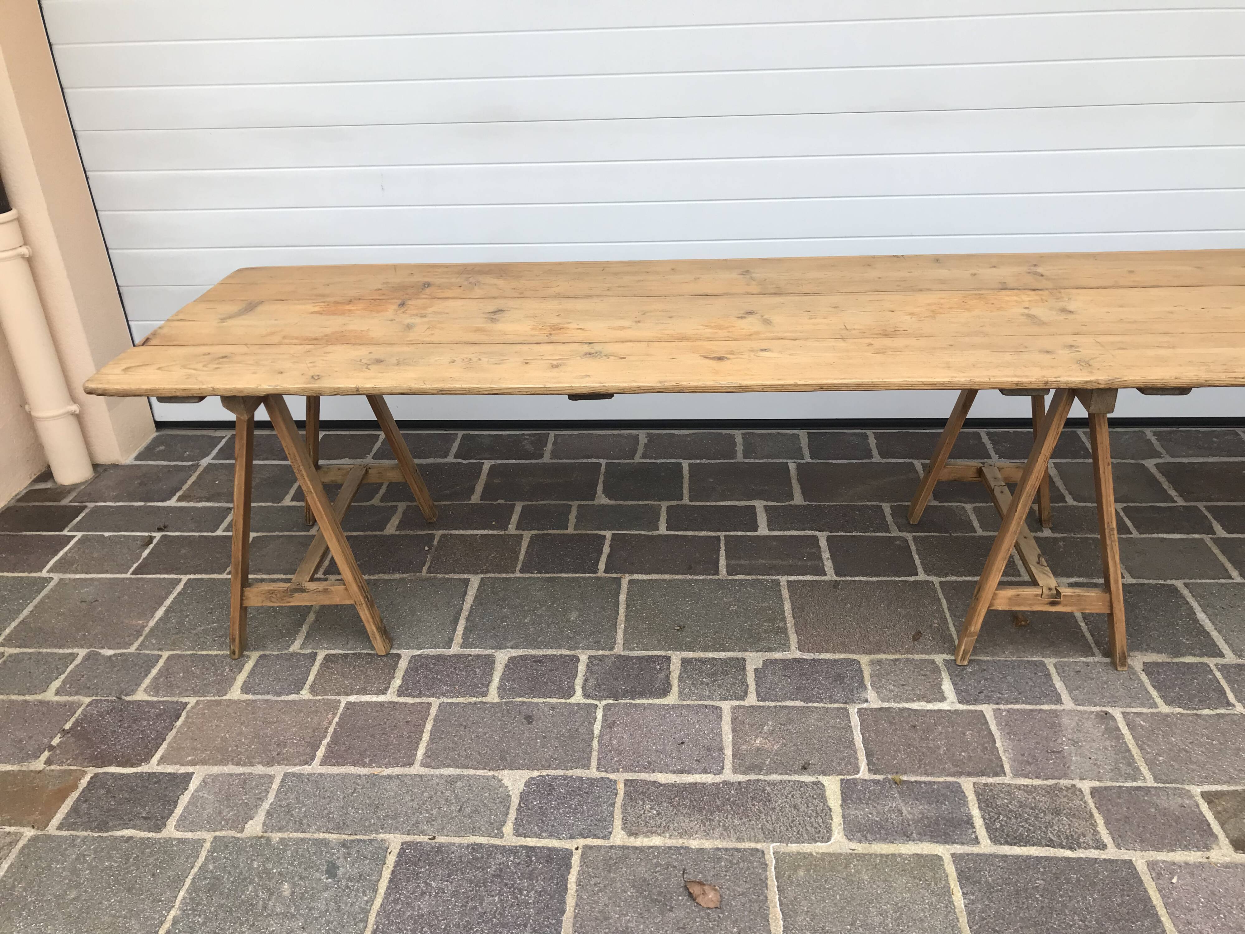 Winegrower's farm table