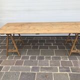 Winegrower's farm table