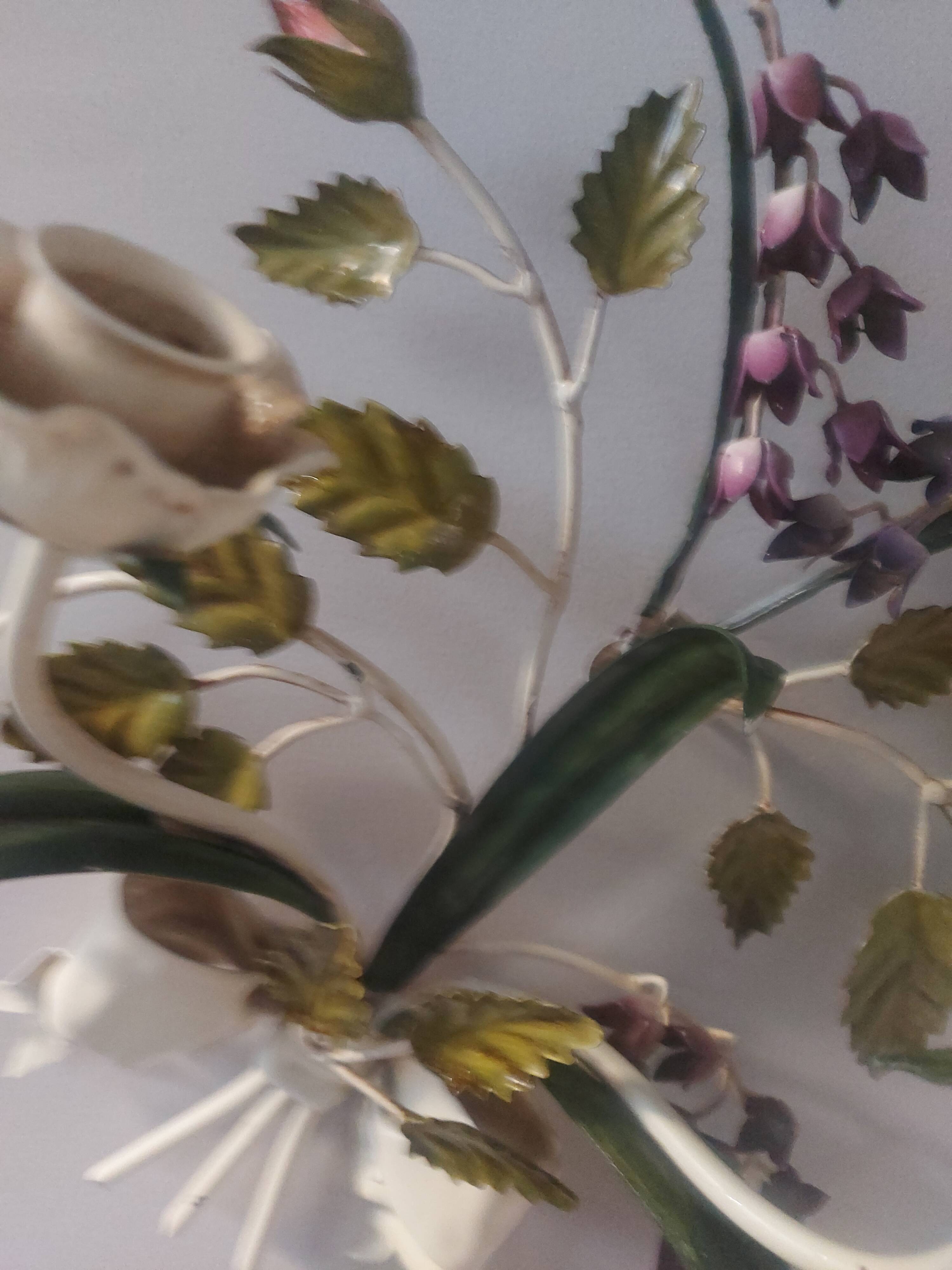 Bougeoir vintage mural décor de fleurs  en métal polychrome