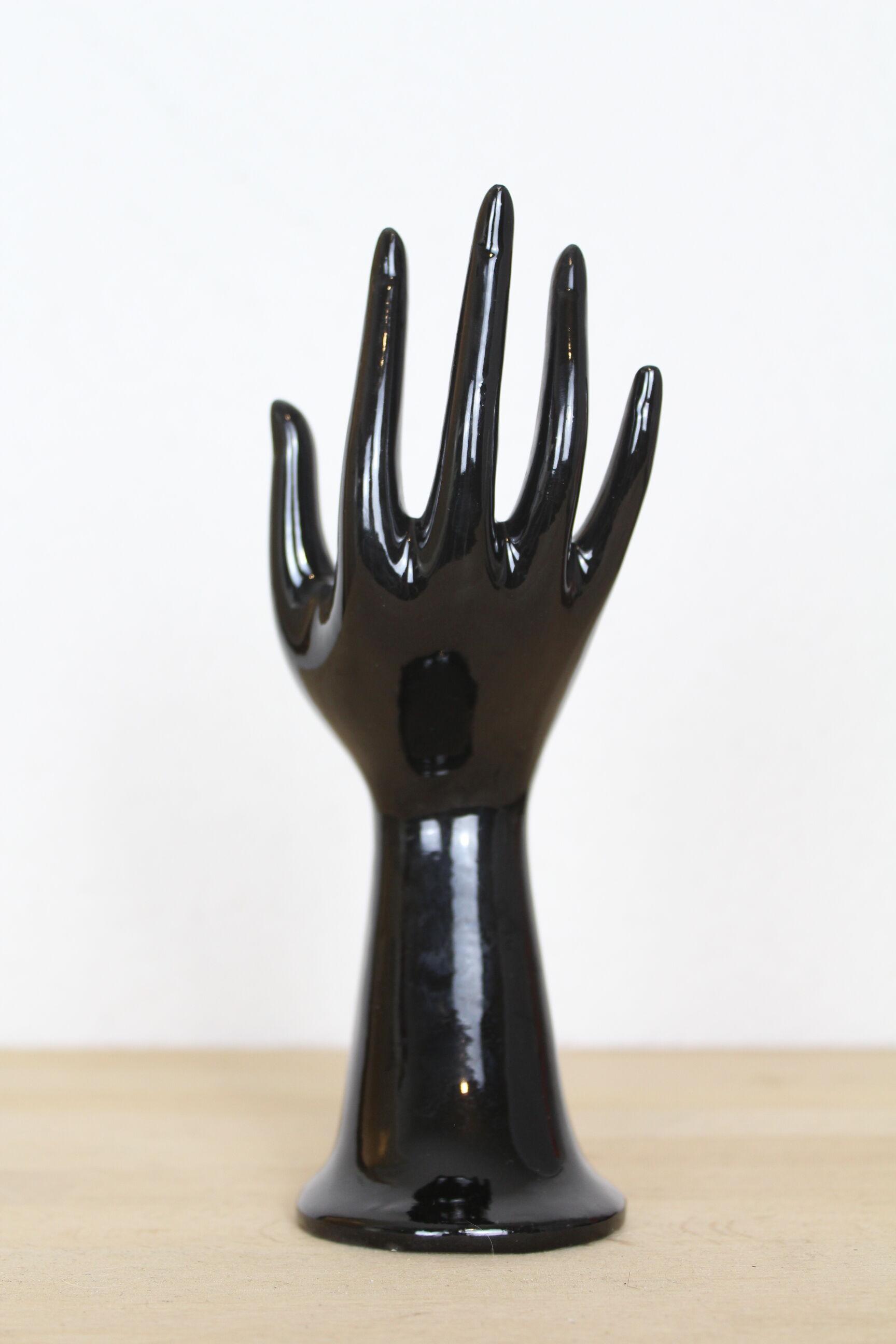 Main soliflore baguier en céramique noire