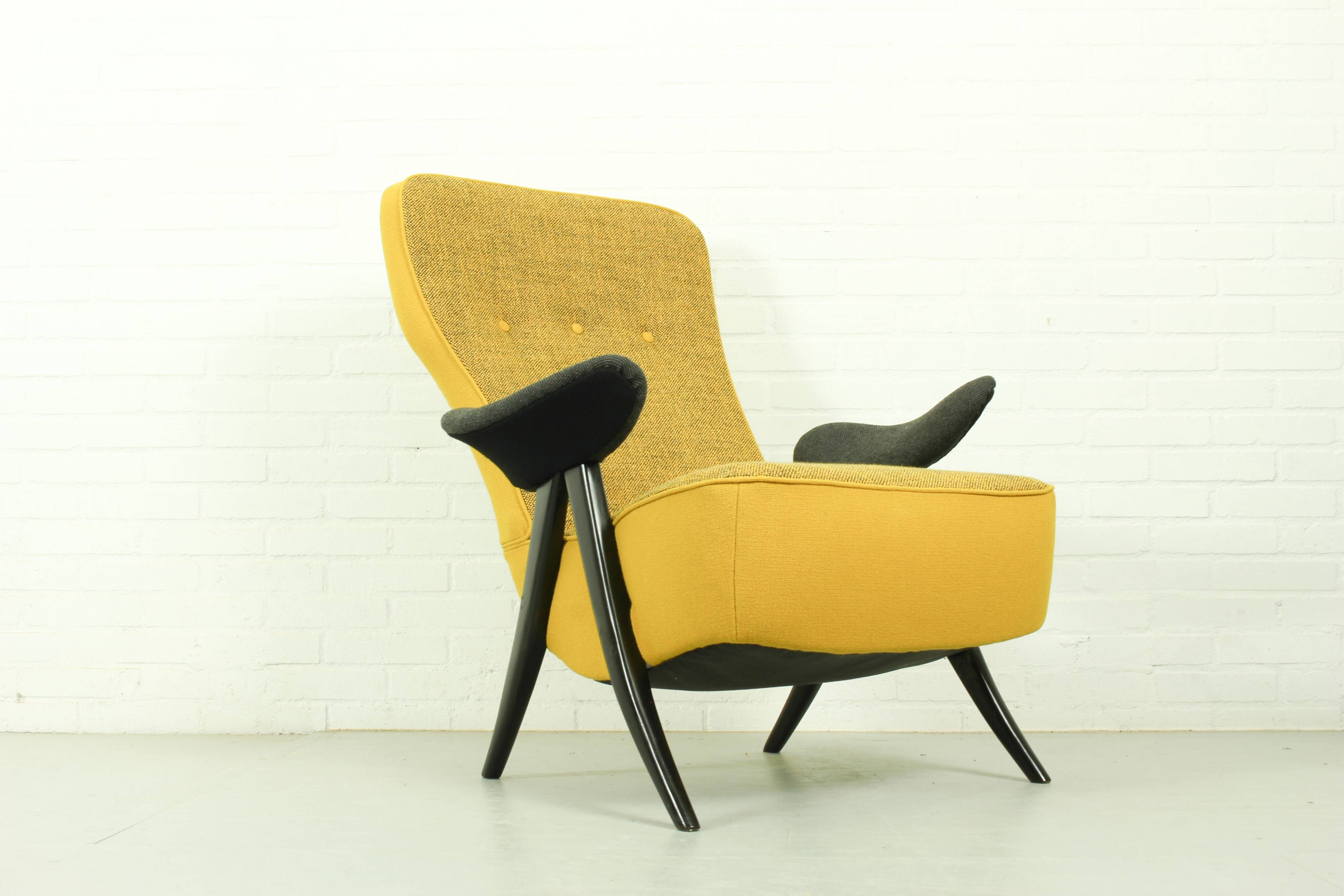 Theo Ruth pour les chaises Artifort Modèle 107 et 137 en Hallingdal Kvadrat.