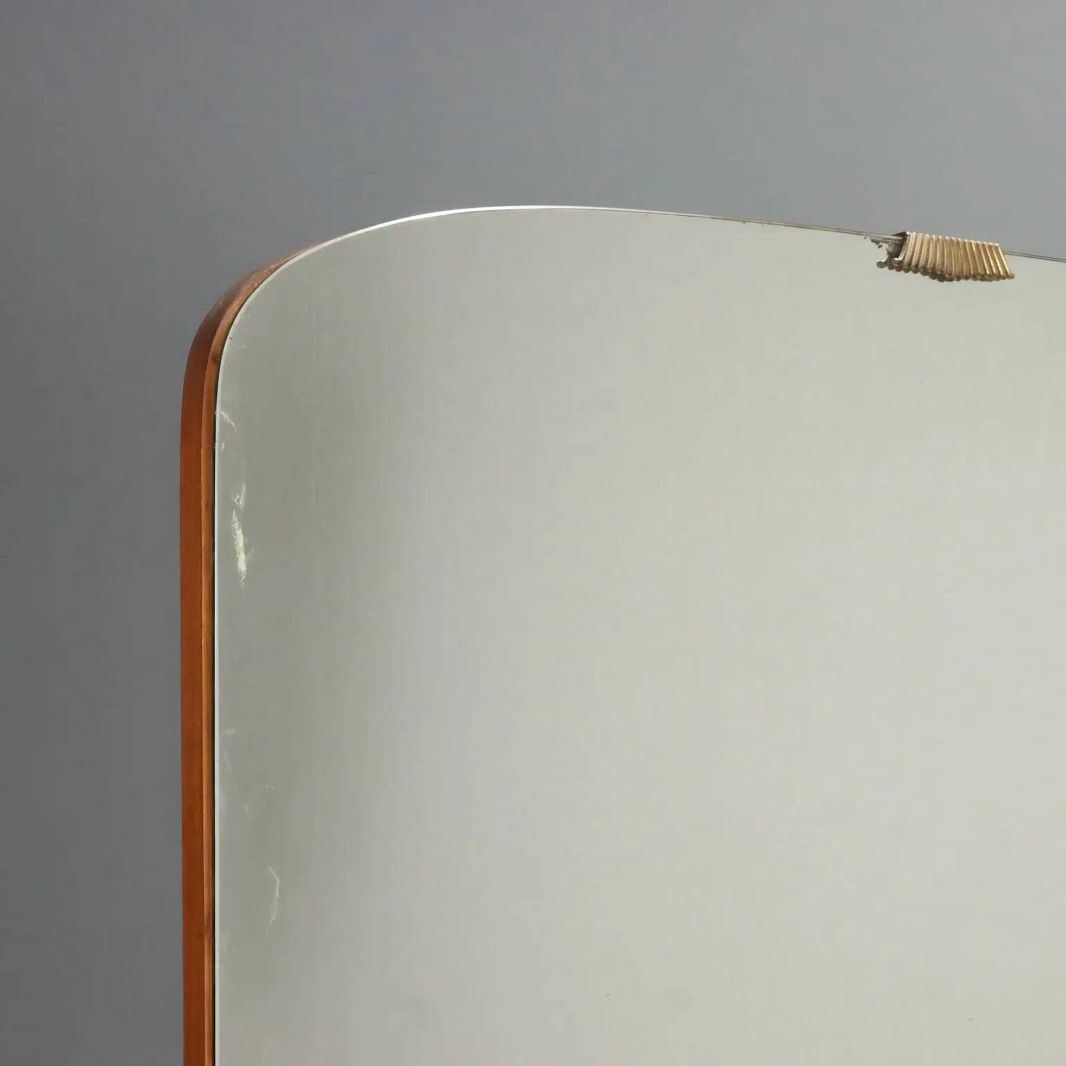 Vintage mahogany veneer chest of drawers design 1950s-1960s