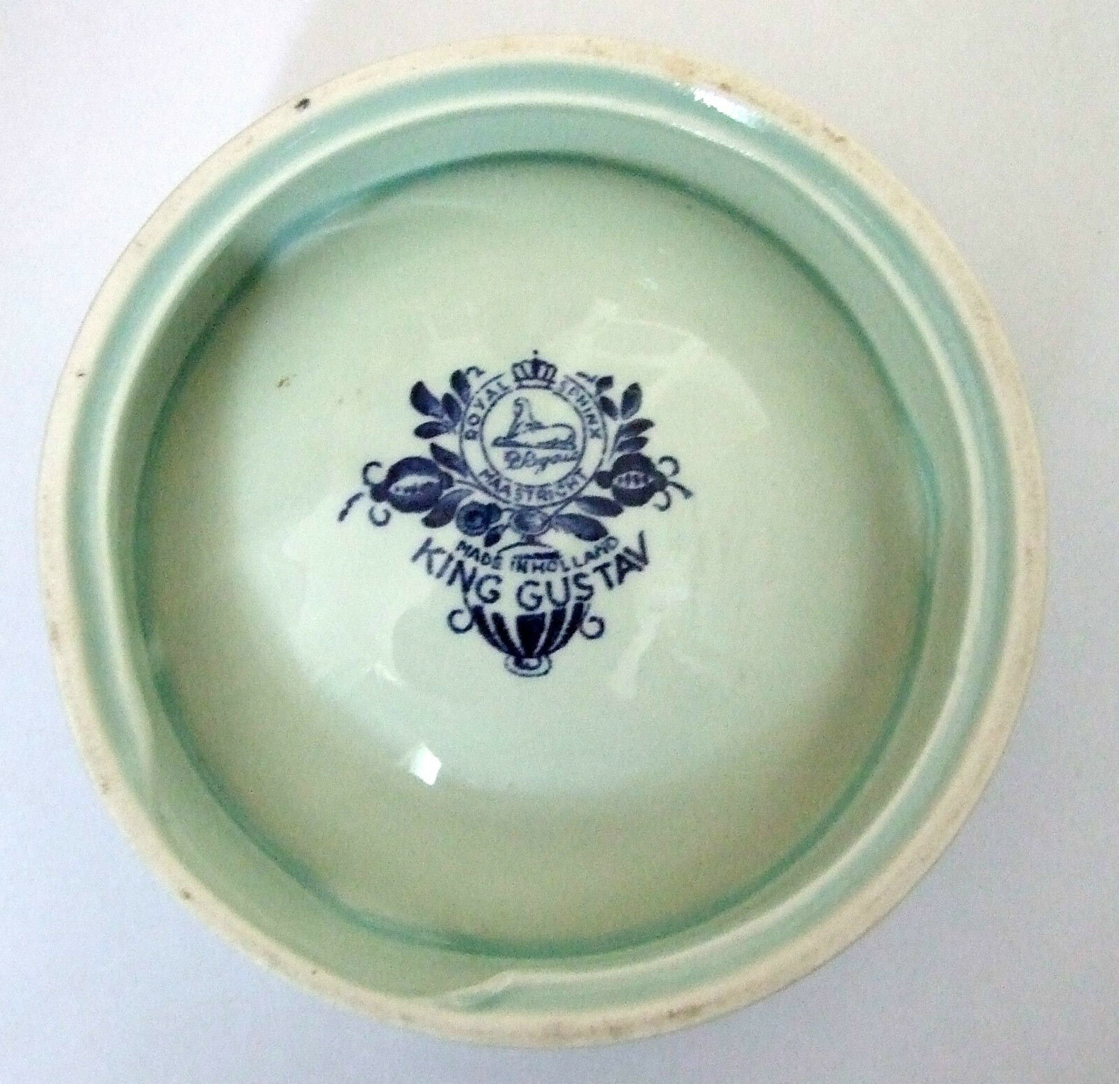 Delfts King Gustav Maastricht earthenware ashtray