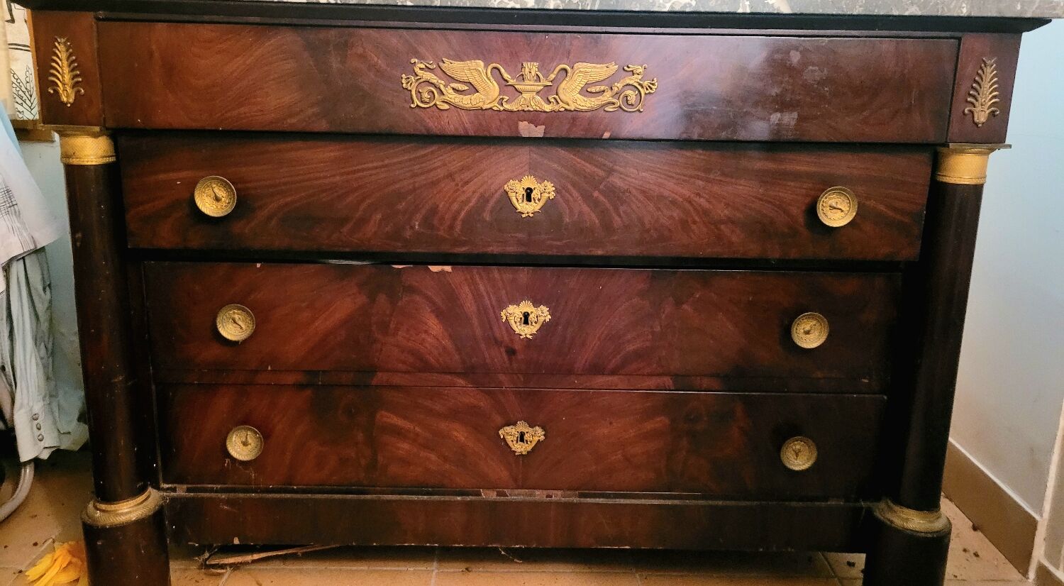 Commode empire