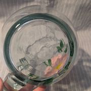 Pichet décoratif avec motif floral