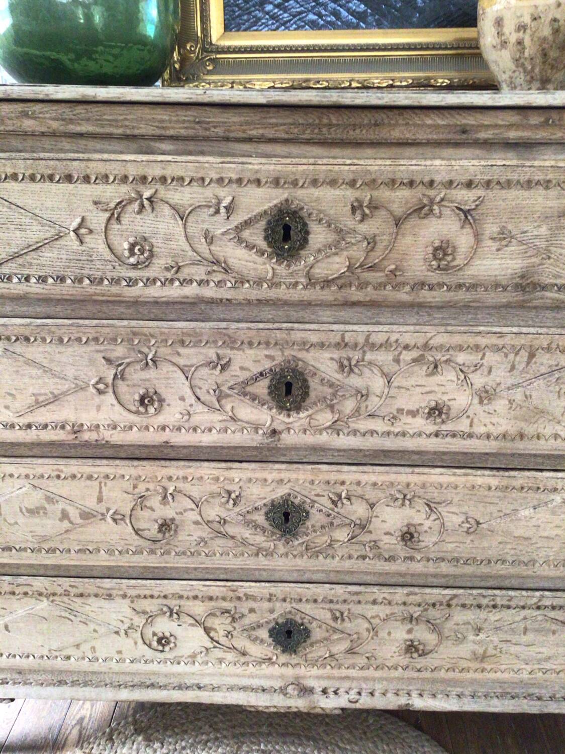 Commode XIXe en chêne sculptée