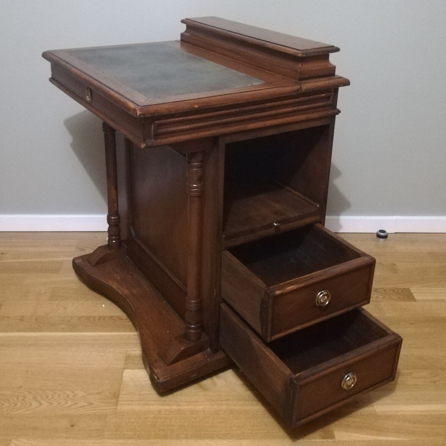 English secretary Davenport