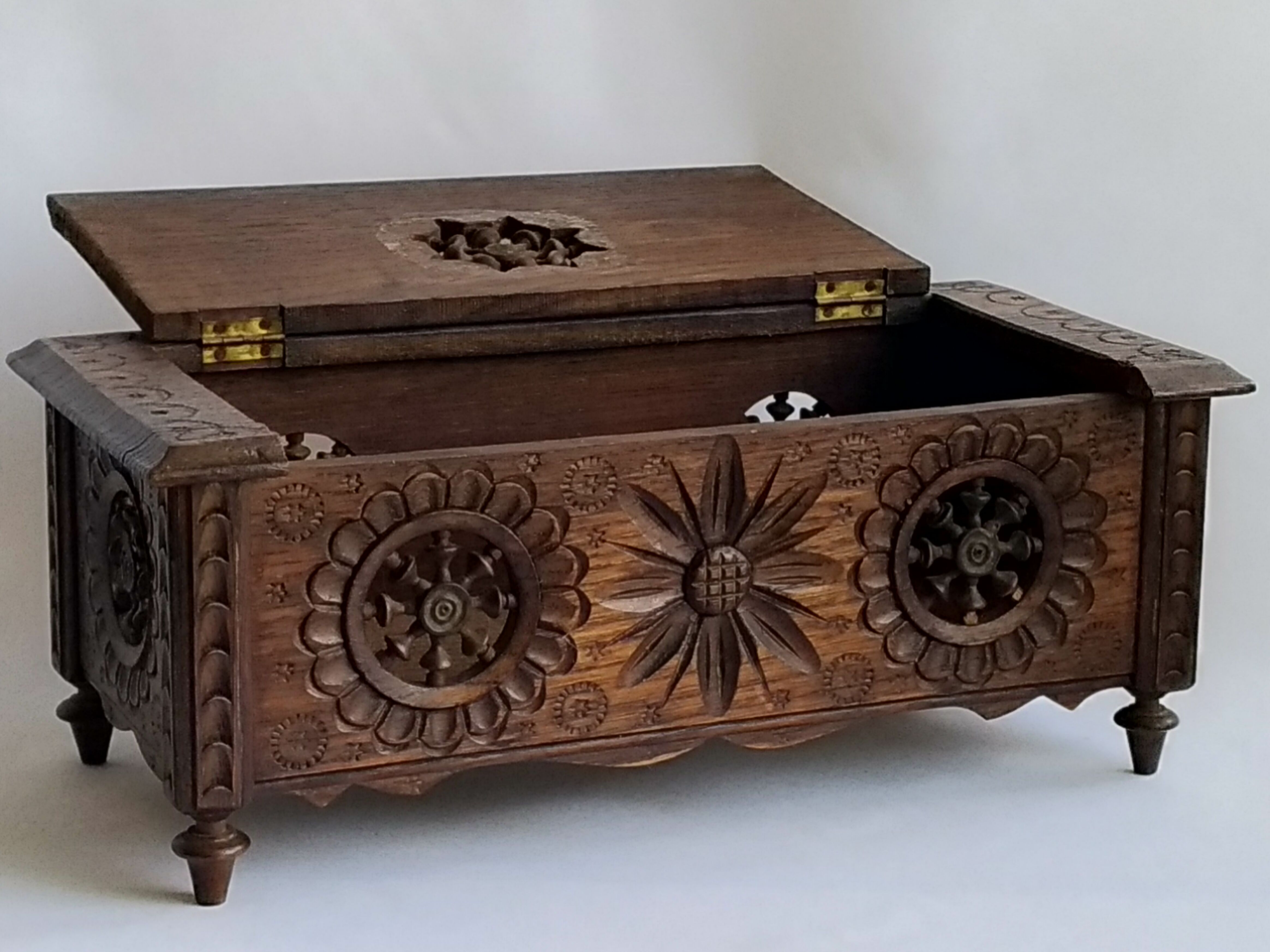 Carved wooden box - 20th