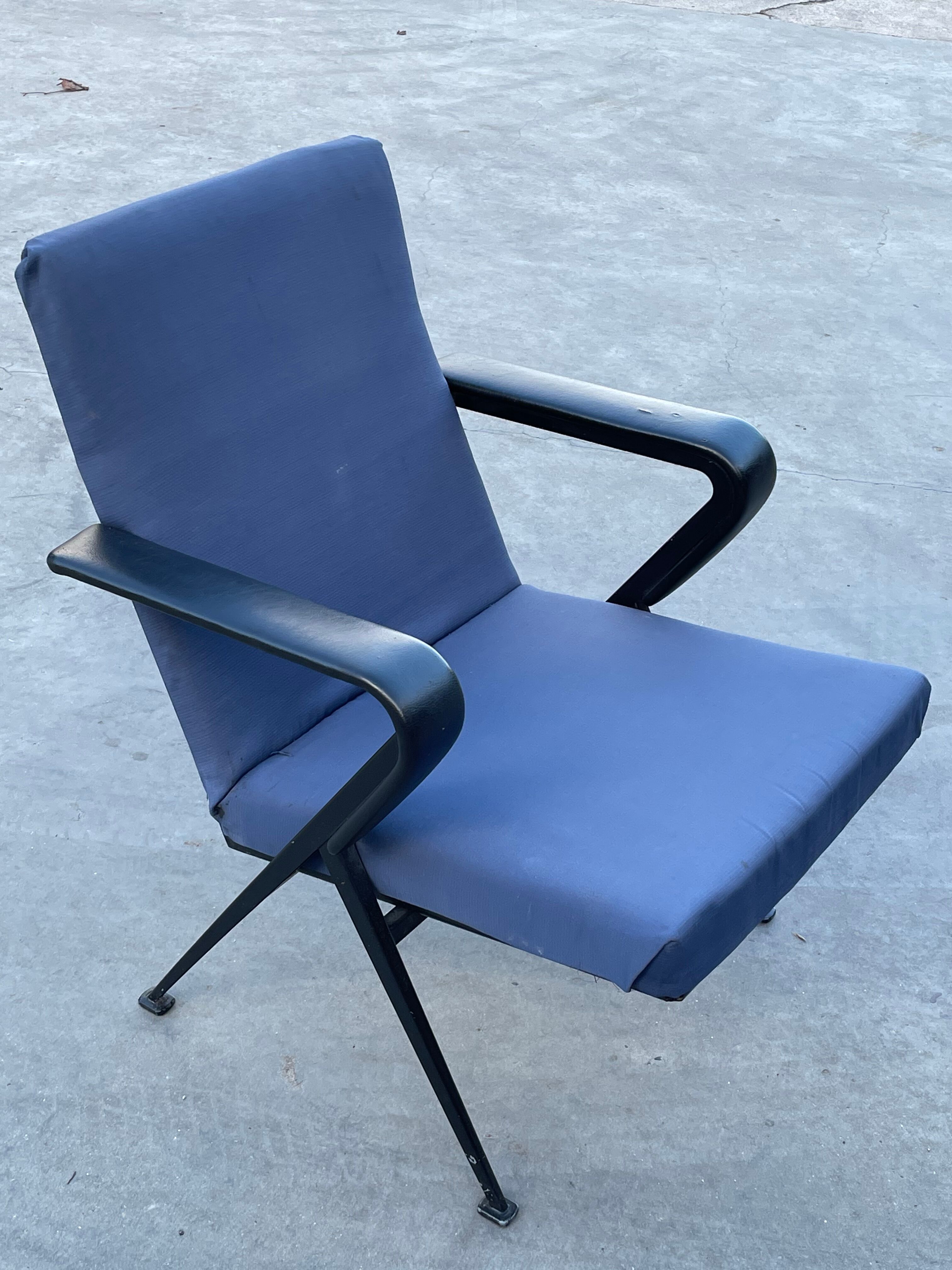 set of 2 Repose armchairs by Friso Kramer for Ahrend de Cirkel