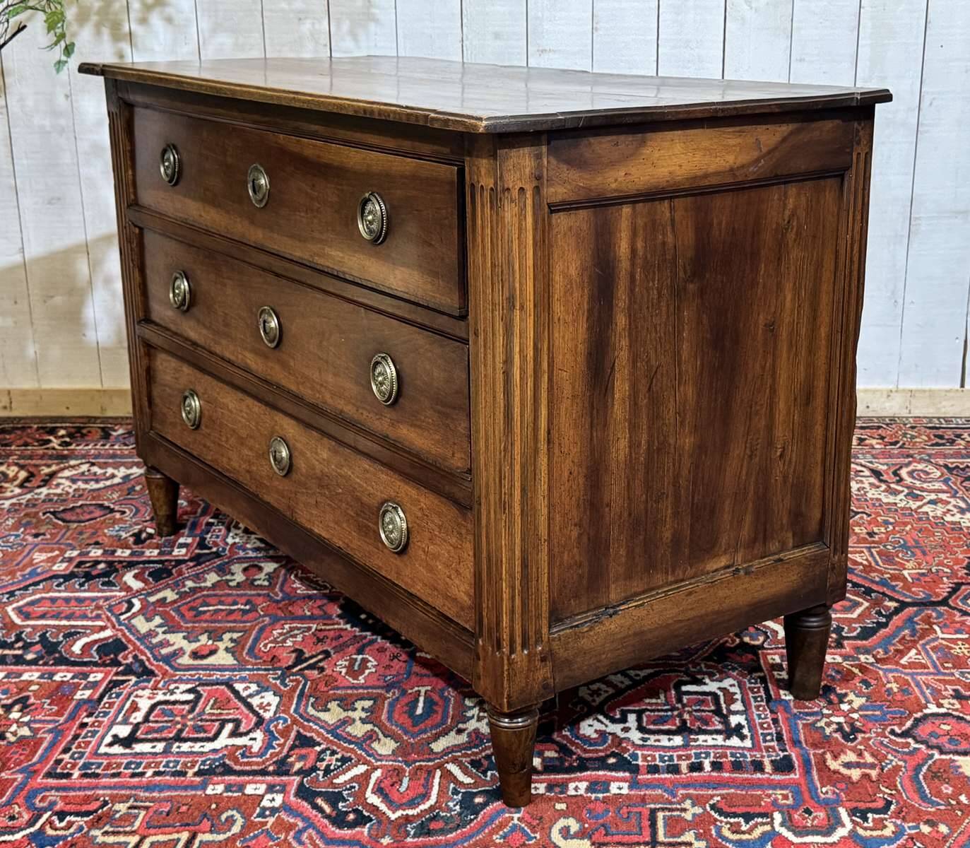 Louis XVI commode from the 18th century in walnut.