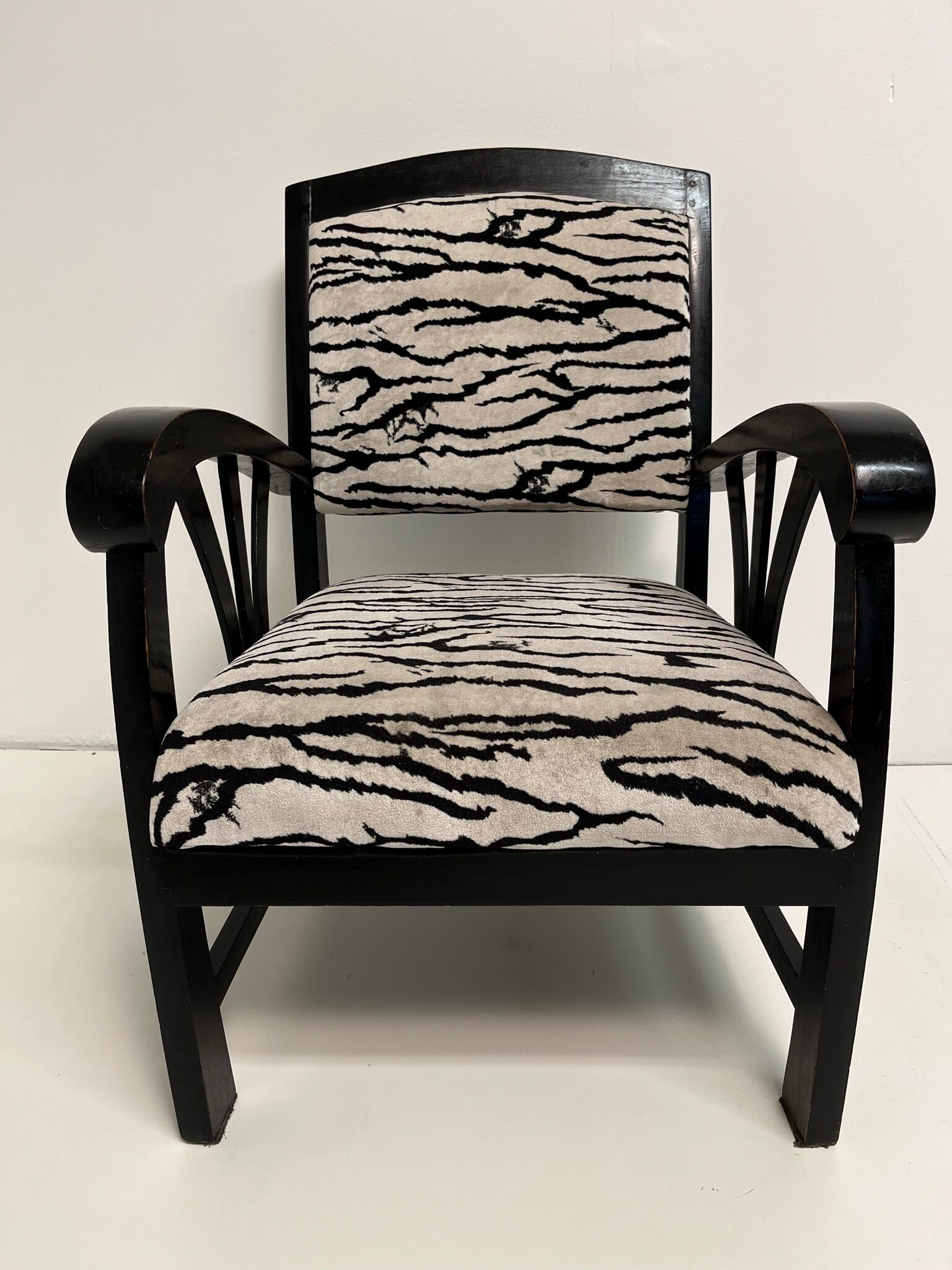 Armchair style Louis XV zebra