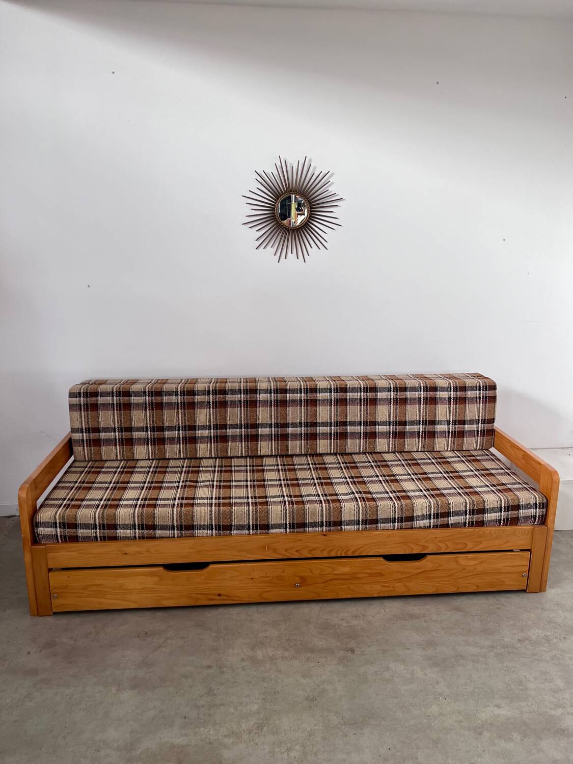 Ancien canapé lit 3 places design années 70/80 en pin vintage sofa