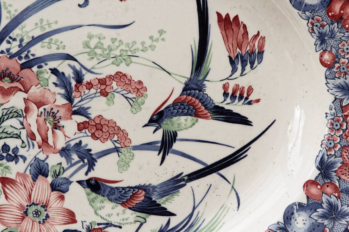 Pair of Japanese ceramic dishes
