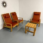 Scandinavian design lounge set in pine with 3 lounge chairs and a table from the 70s.