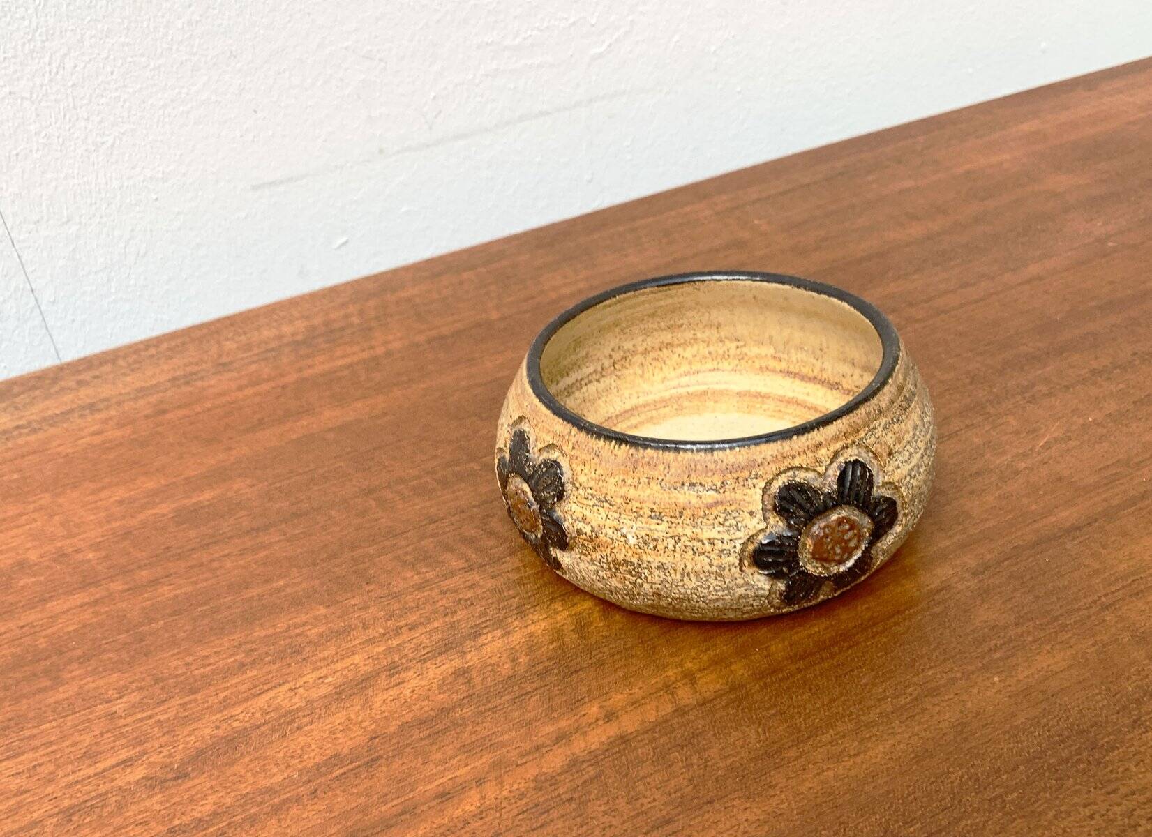 Vintage ceramic bowl by Jette Hellerøe.