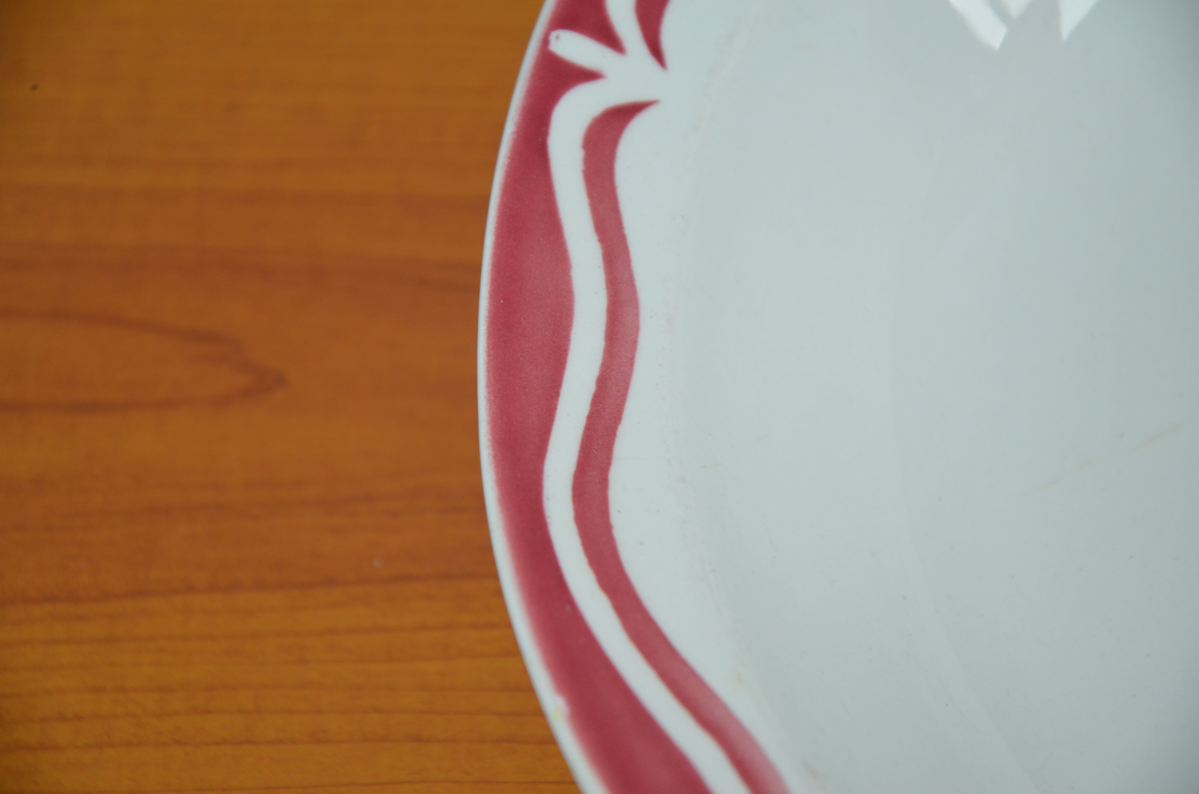 Sarregemines hollow serving dish from the Champêtre collection