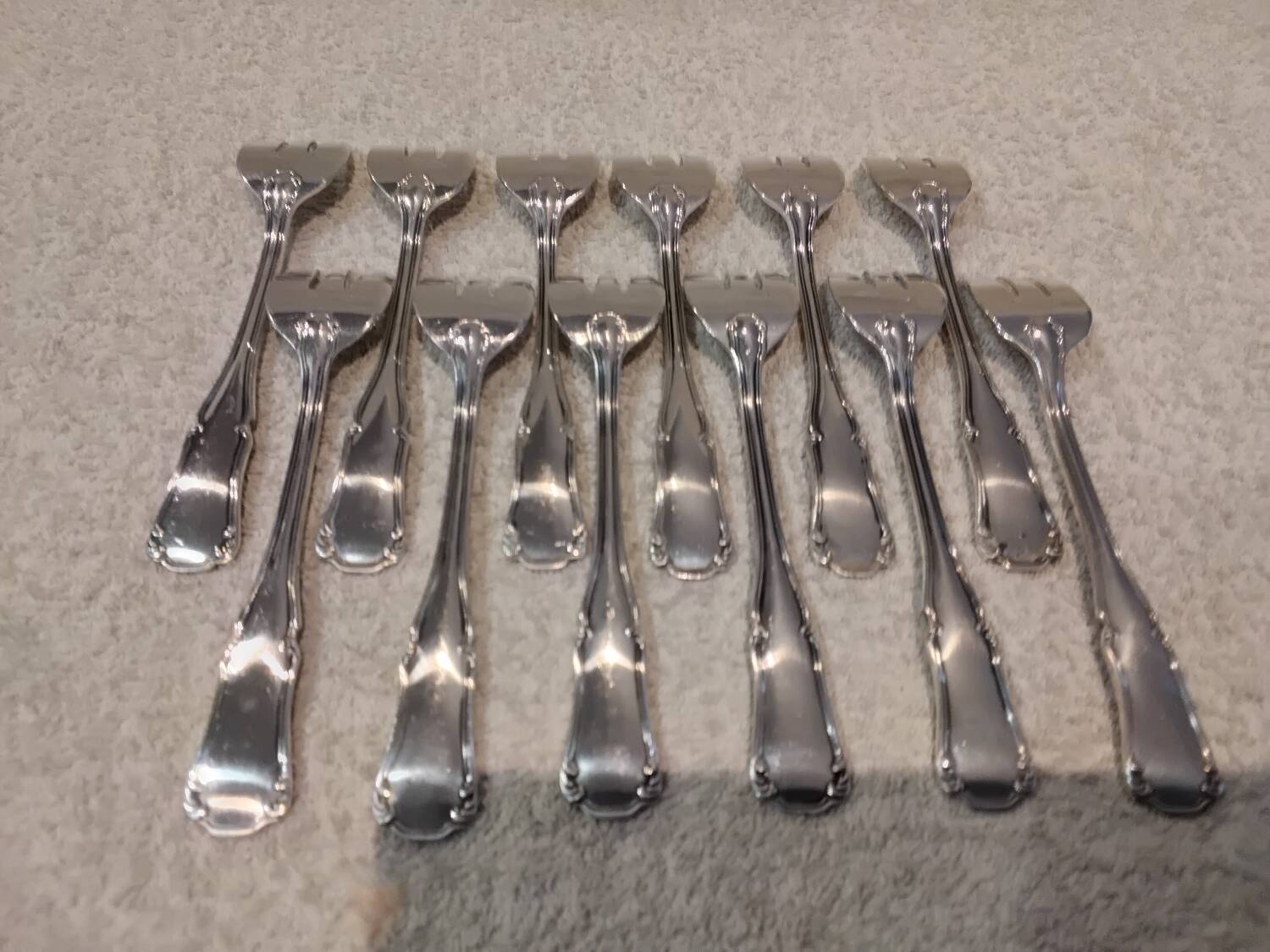 12 silver-plated oyster forks by silversmith Ercuis Valencay