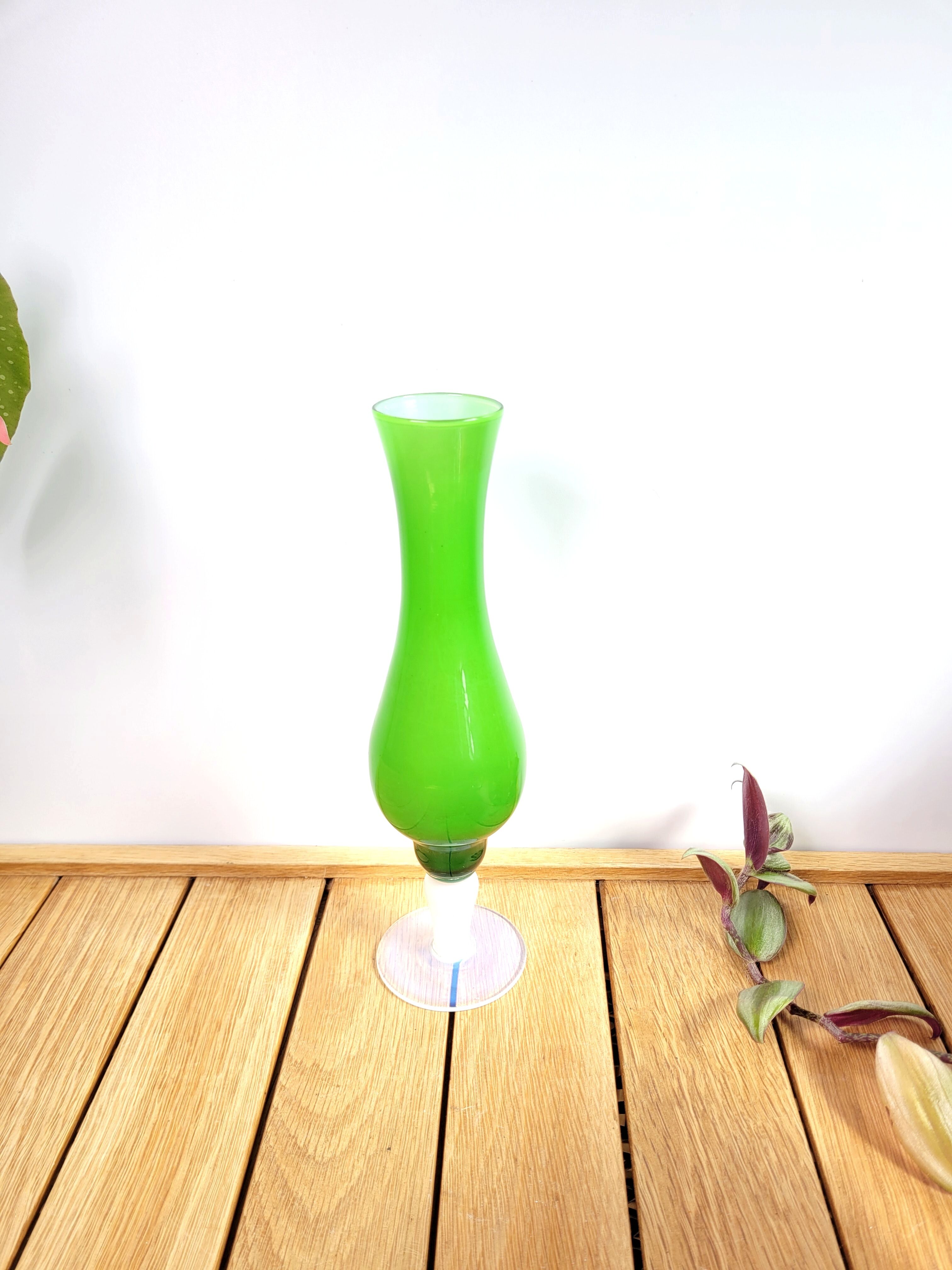 Opaline soliflore vase