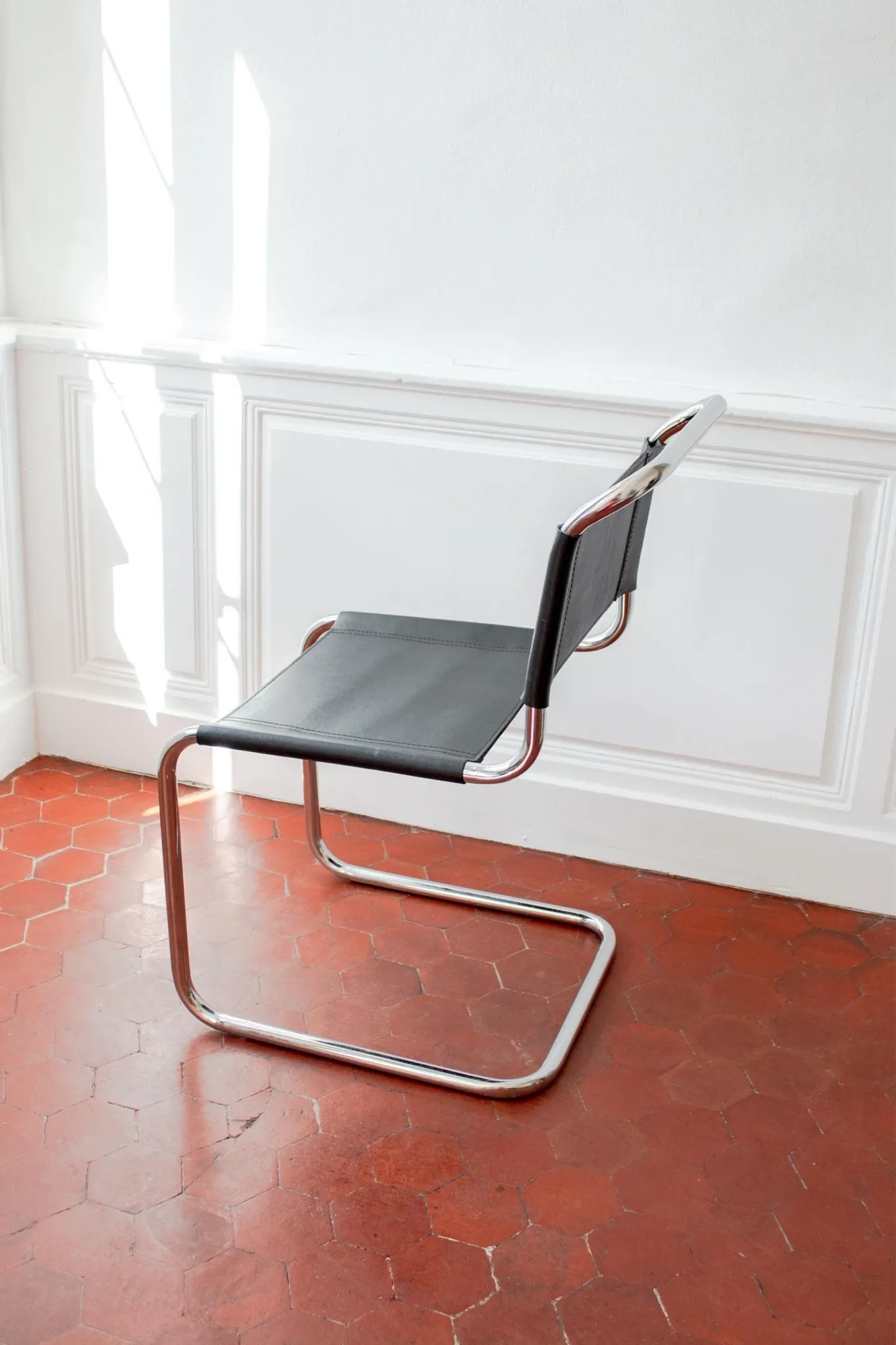 Vintage cantilever chair S33 after Mart Stam, black leather and steel.
