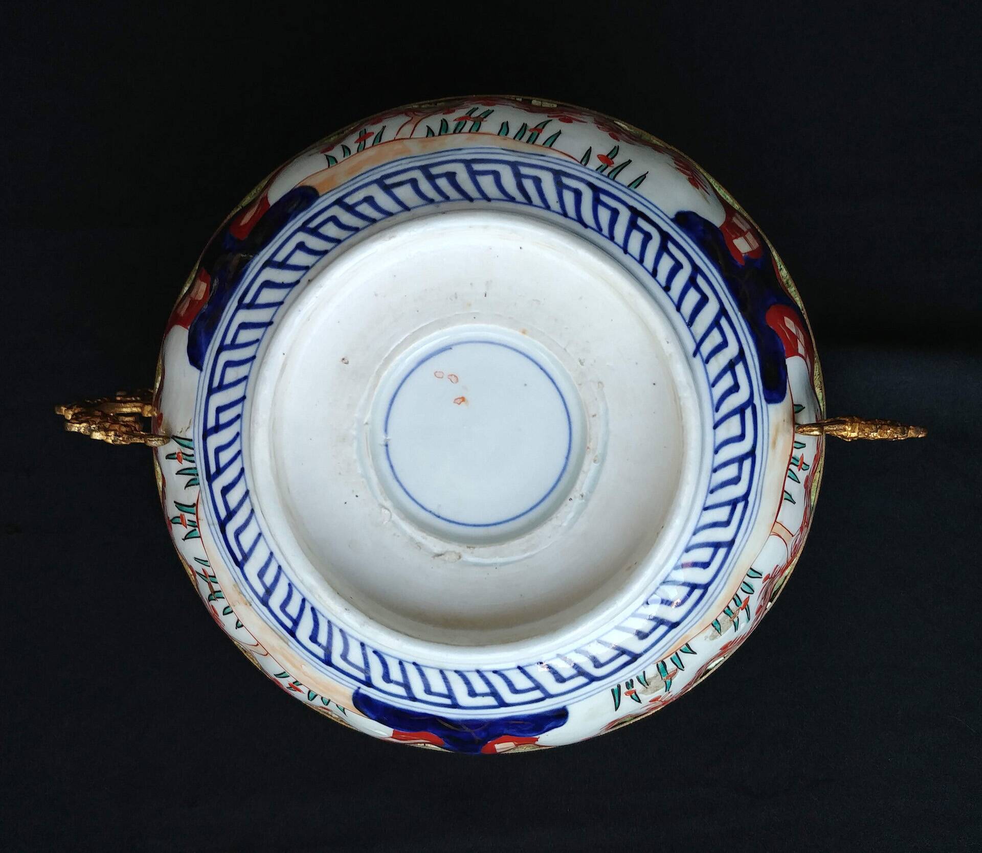 Coupe Imari monté en bronze doré, Japon fin XIXe siècle