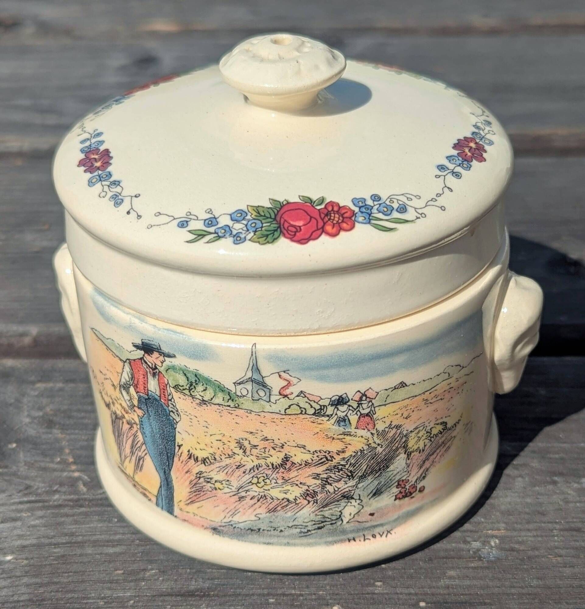 Ceramic bonbonnière Sarregemines Obernai, France Porcelain box