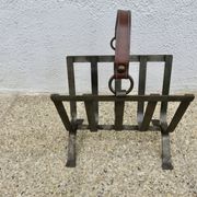 Porte revue en acier brut et cuir, dans le style de Jacques Adnet