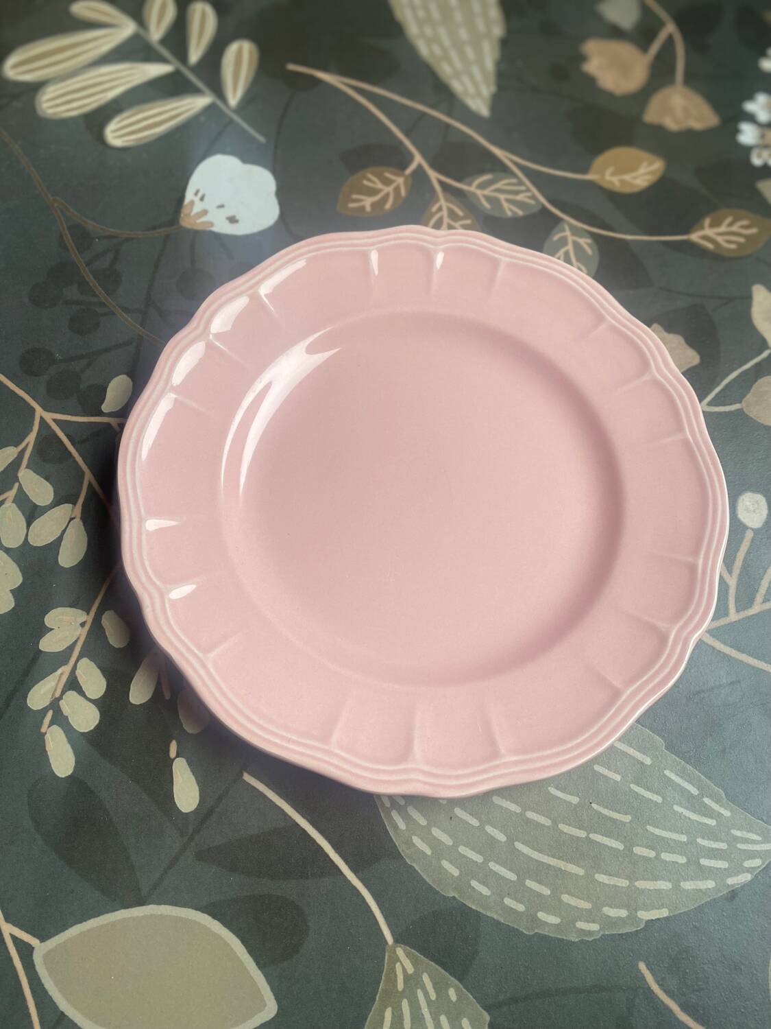 6 pink dessert plates