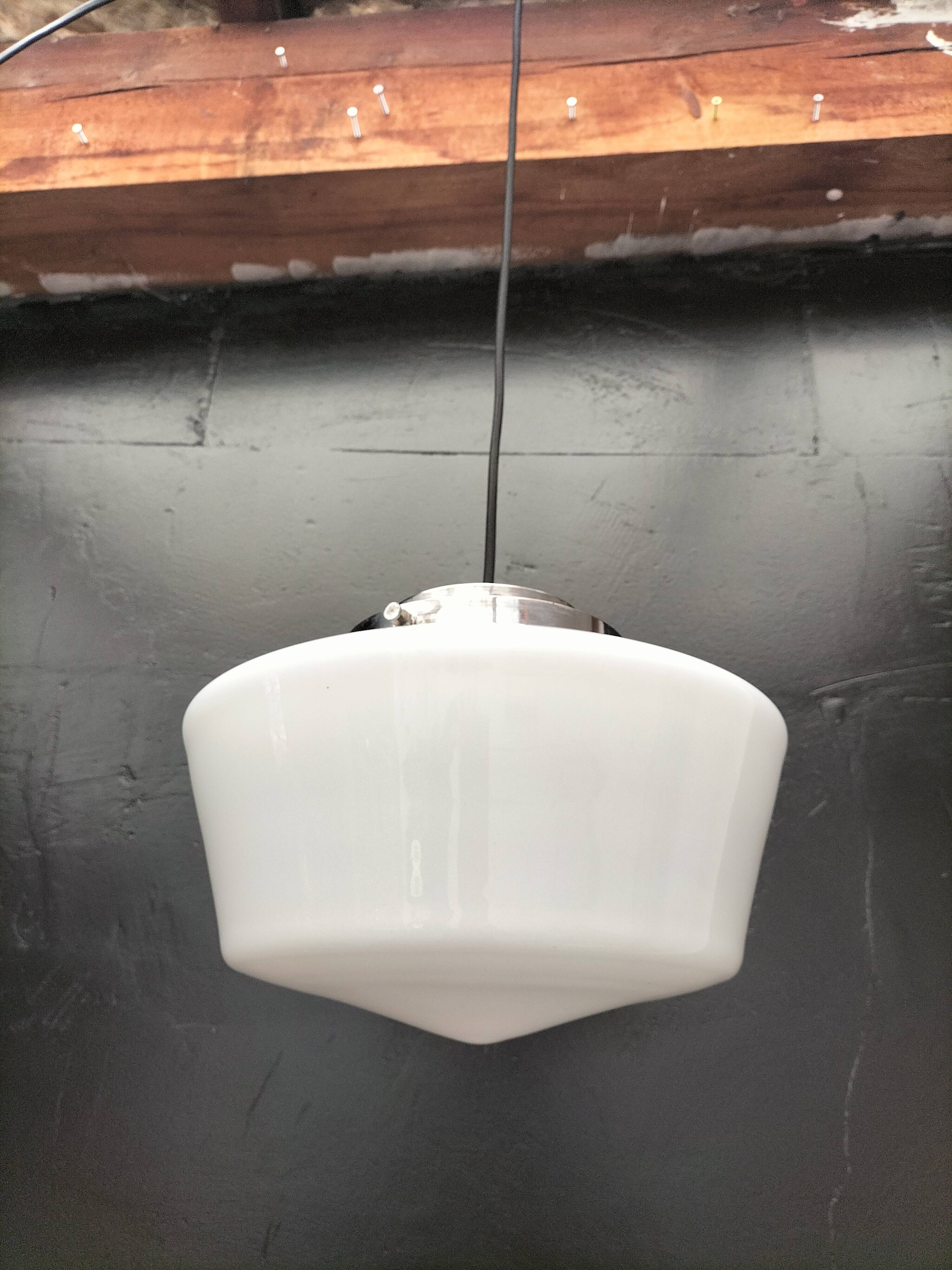 Opaline suspension