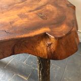 Table basse brutaliste en chêne