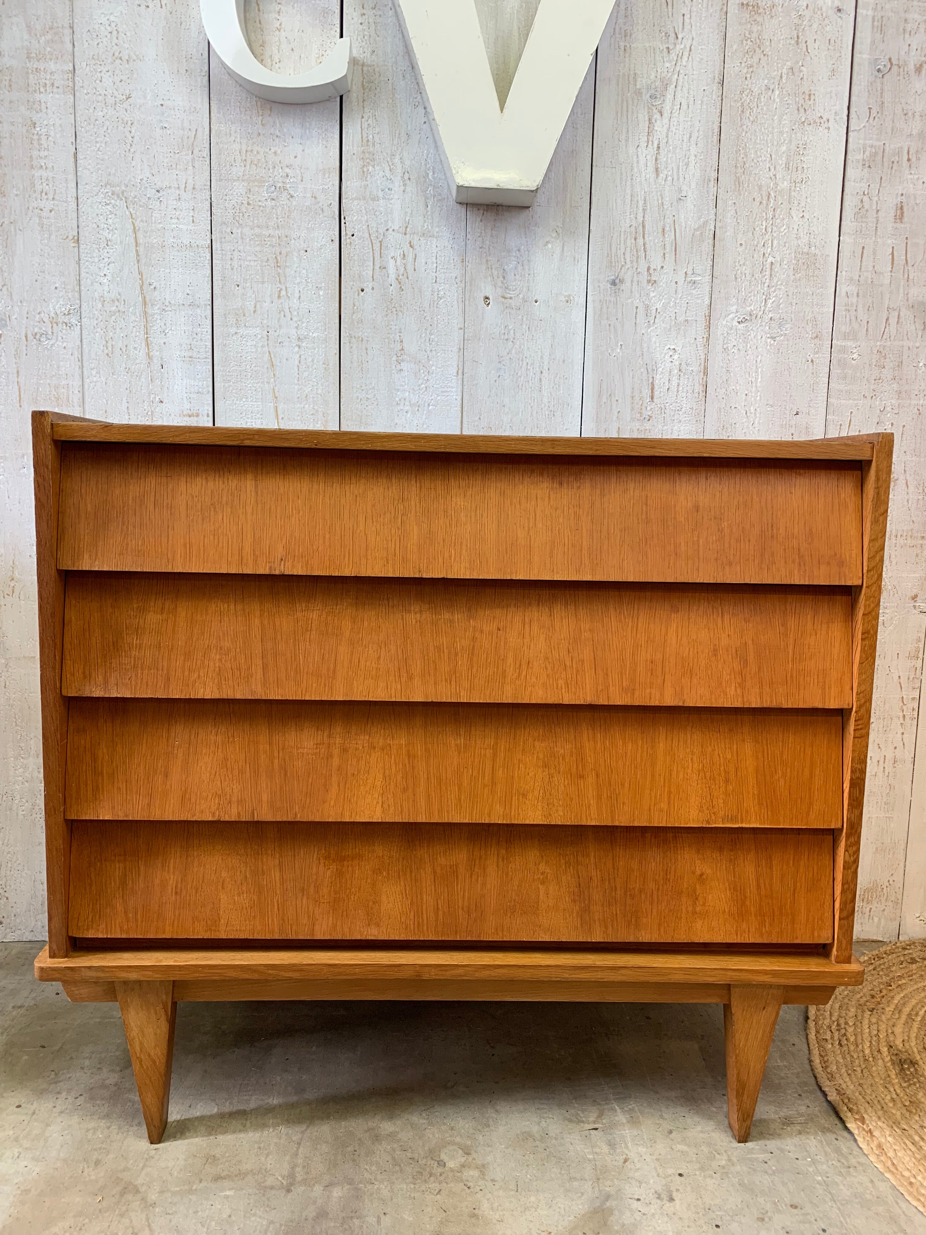 Commode à ailettes vintage